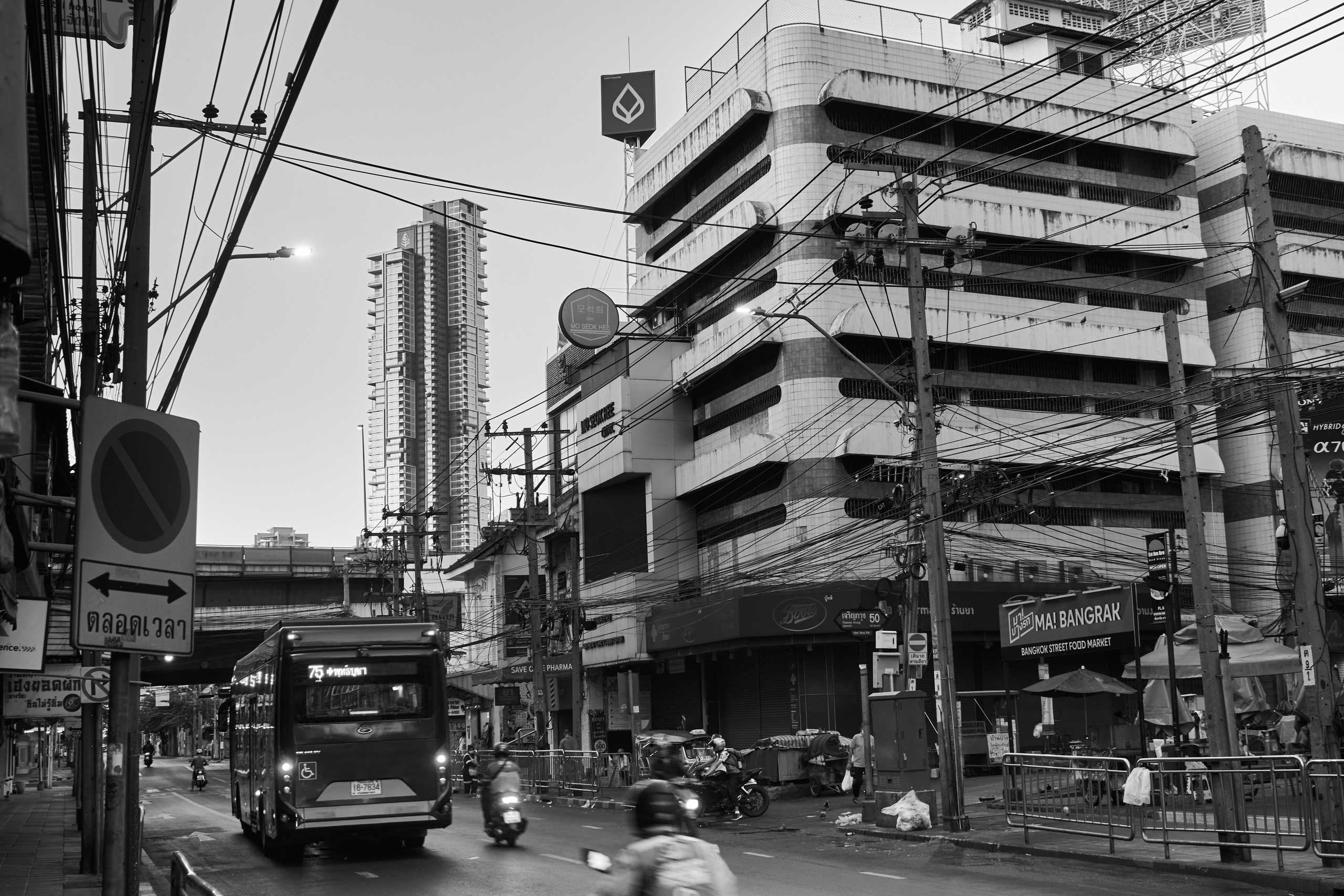 Bangkok – Urban Photography Capturing Life in Thailand’s Vibrant Capital