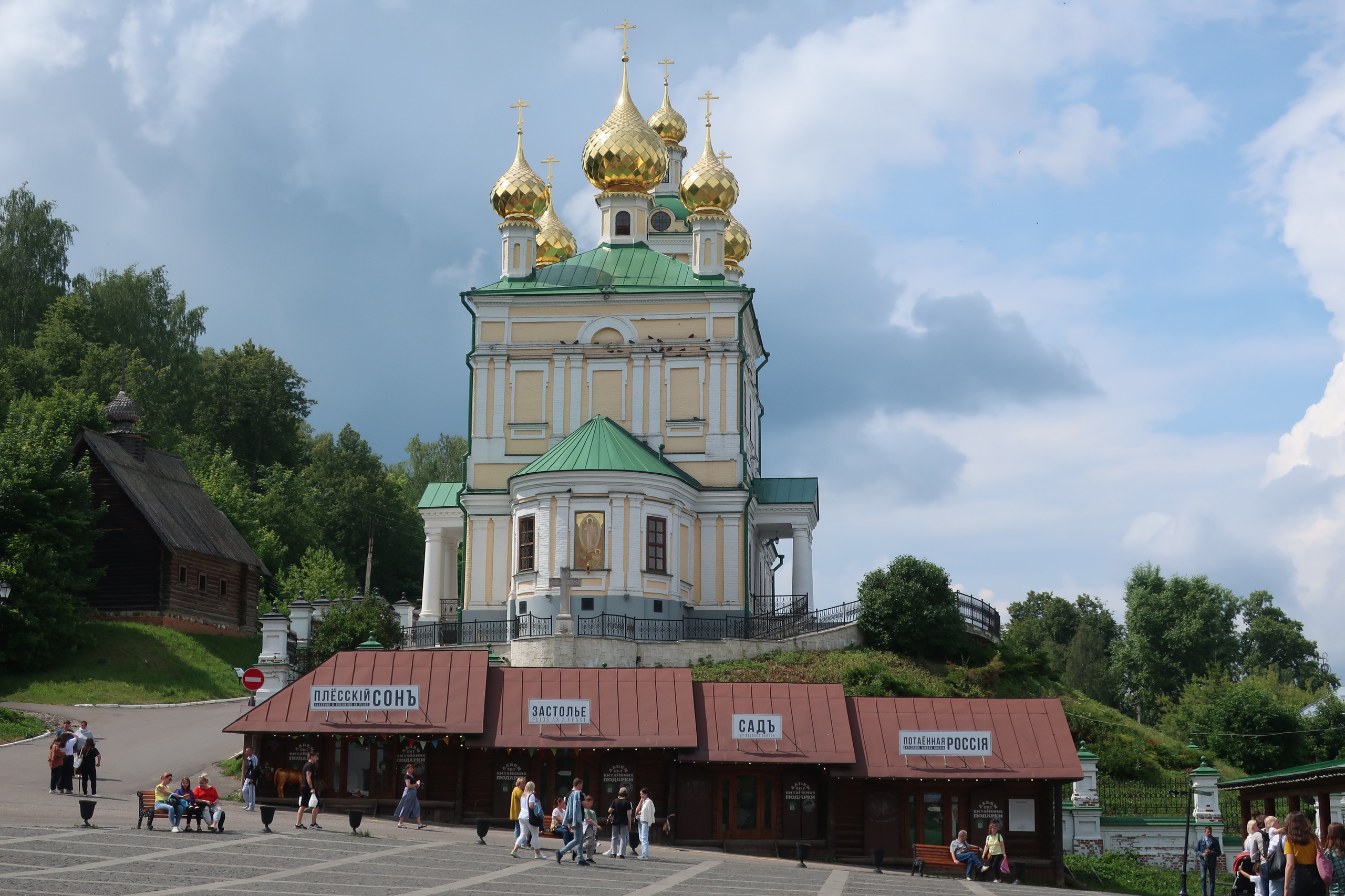Фотопрогулка по следам Левитана: чем Плёс очаровал великого художника?. Проект «Фотокладовка»: блог уличной фотографии в формате street photo