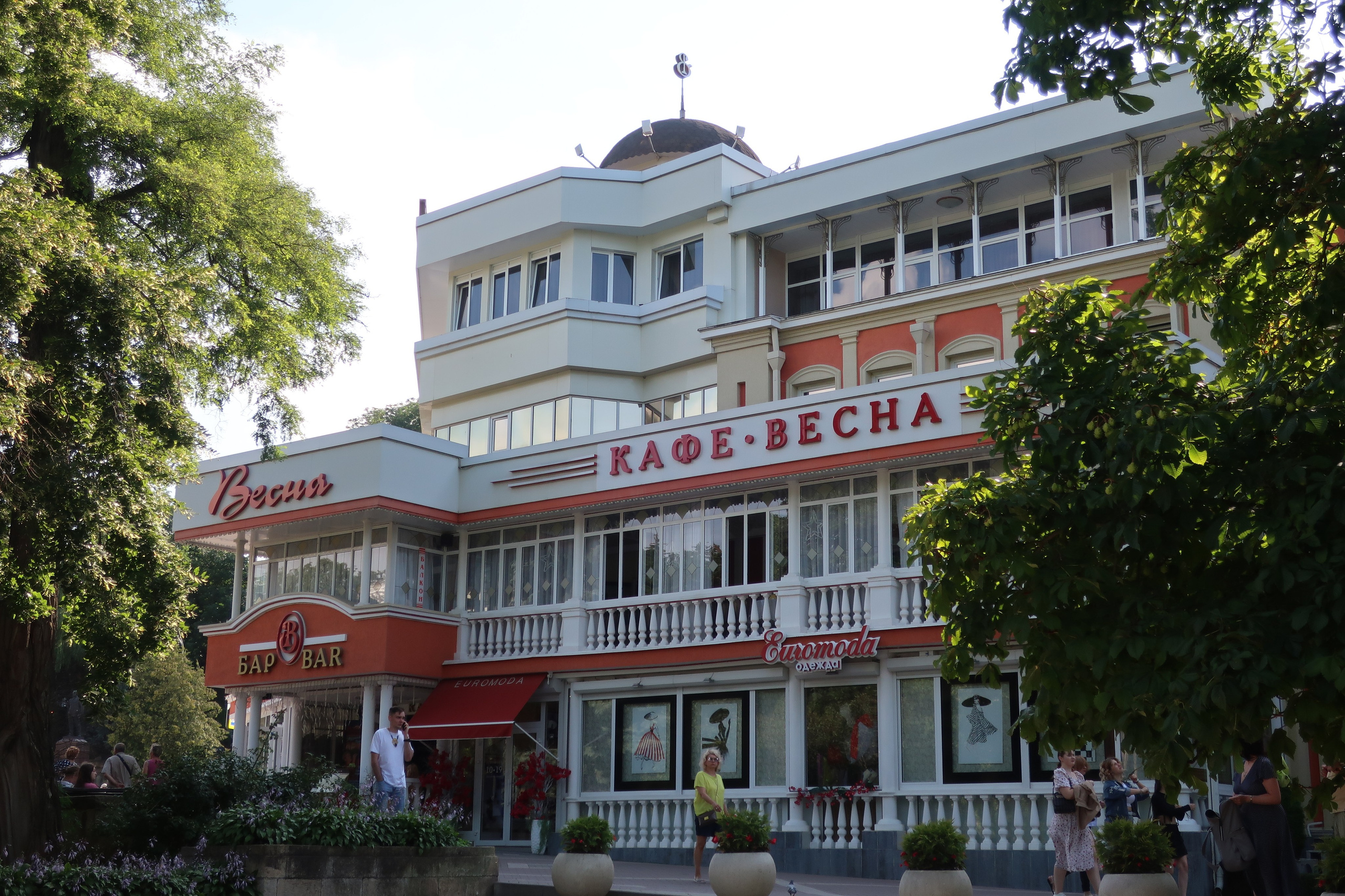 Фотопрогулка по жарким местам Кисловодска. Проект «Фотокладовка»: блог уличной фотографии в формате street photo