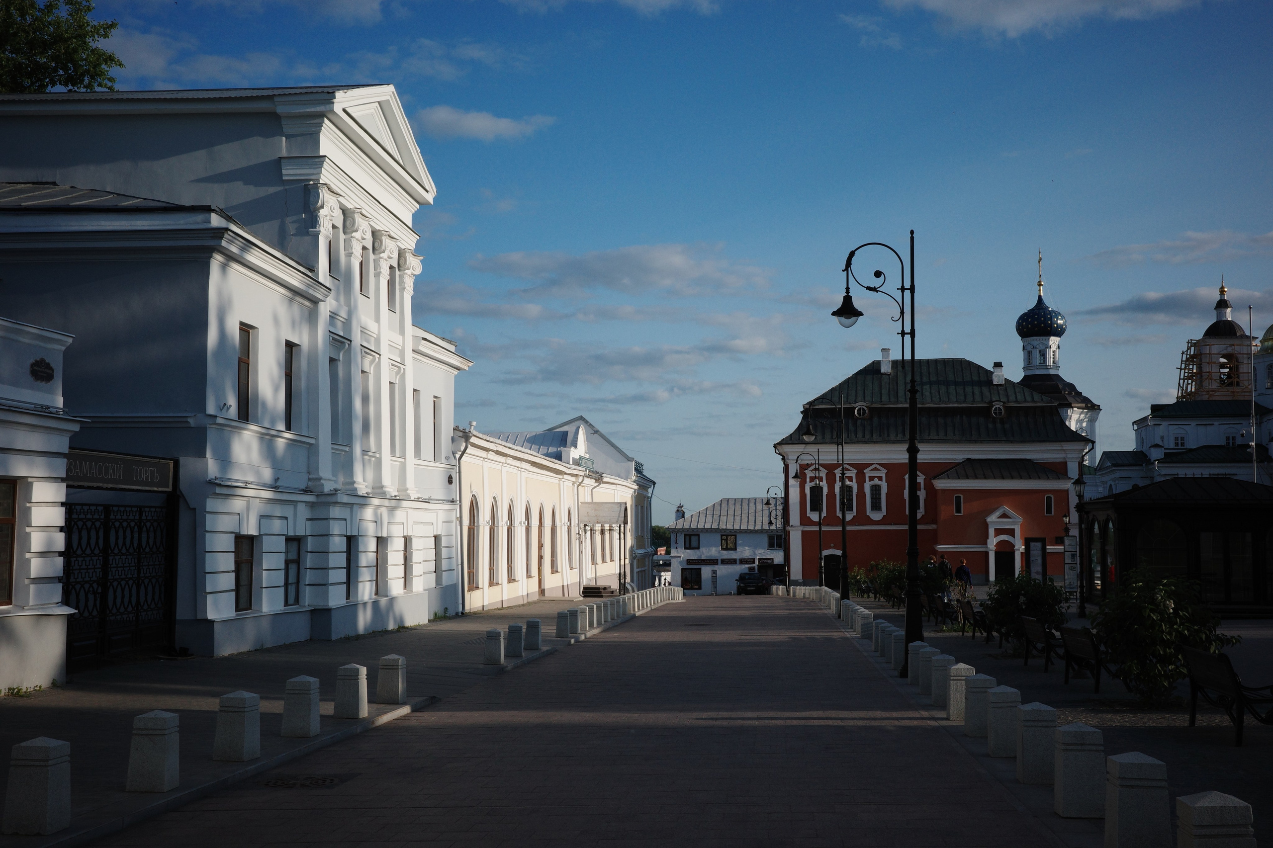 Арзамас: город вывесок, белых храмов и тишины. Фотопрогулка по городу за 1 день. Проект «Фотокладовка»: блог уличной фотографии в формате street photo