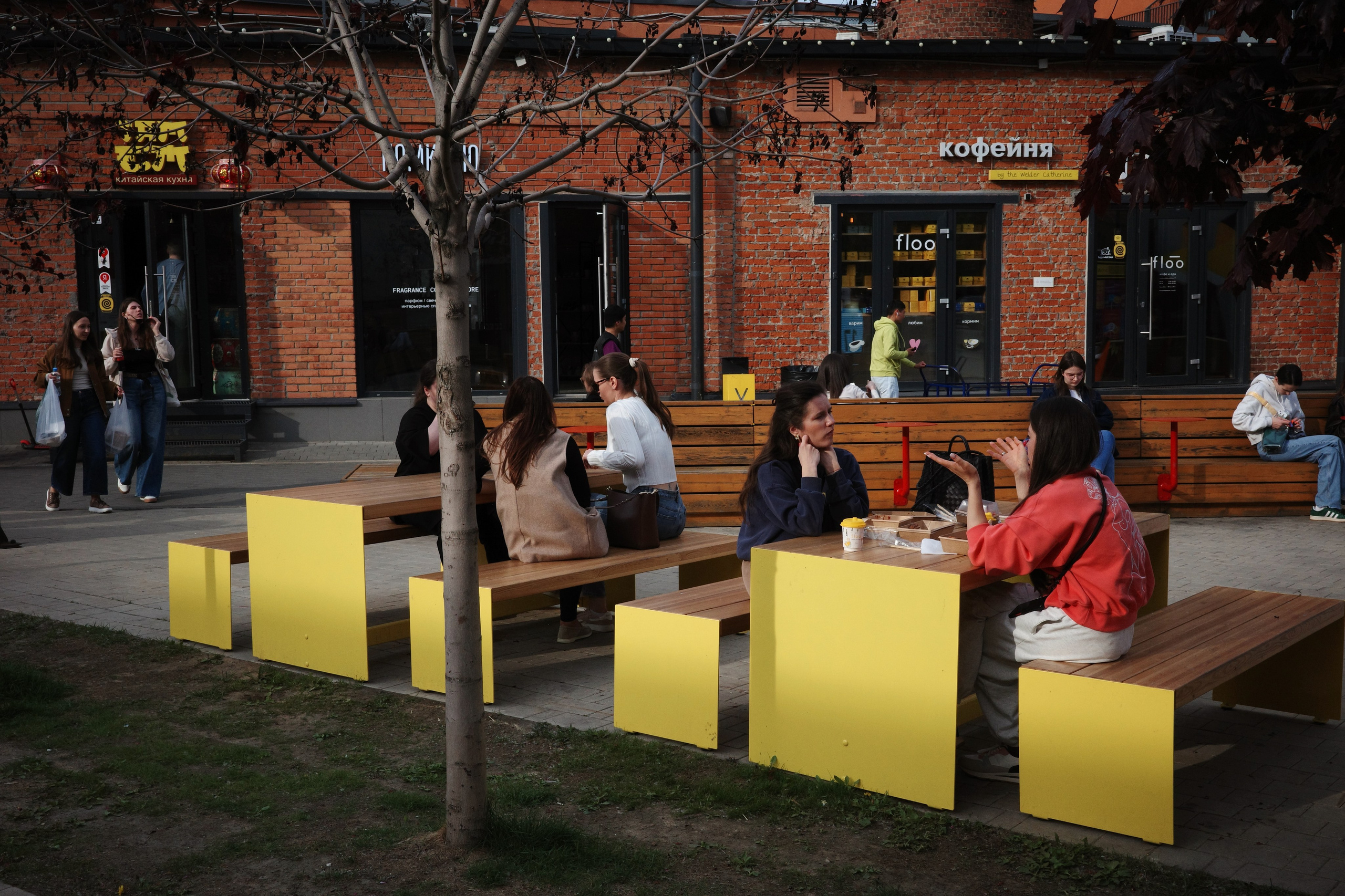 Фотопрогулка по Дизайн-заводу (бывш. «Flacon») и арт-пространству «Хлебозавод» на Дмитровской. Проект «Фотокладовка»: блог уличной фотографии в формате street photo