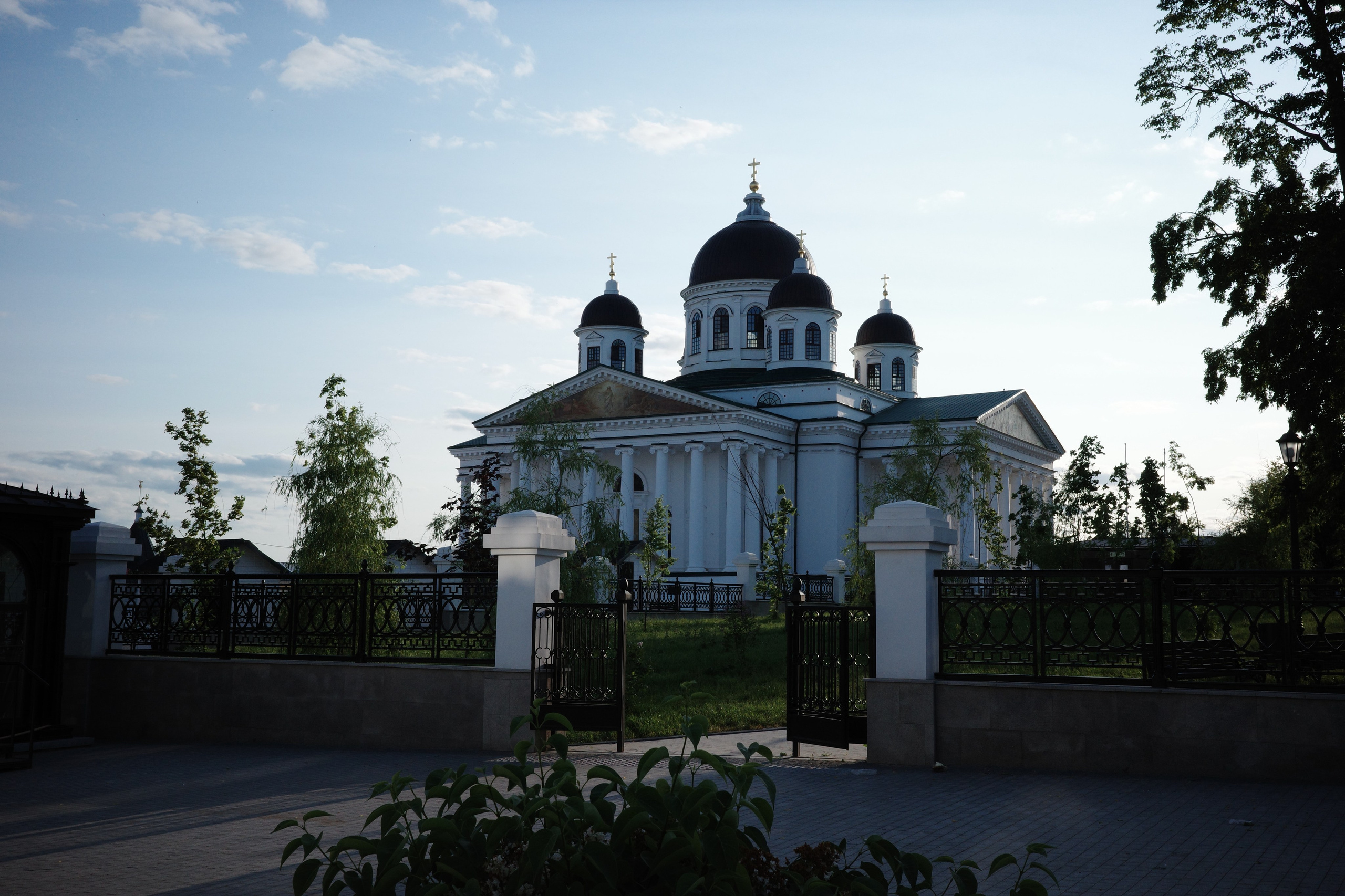 Арзамас: город вывесок, белых храмов и тишины. Фотопрогулка по городу за 1 день. Проект «Фотокладовка»: блог уличной фотографии в формате street photo