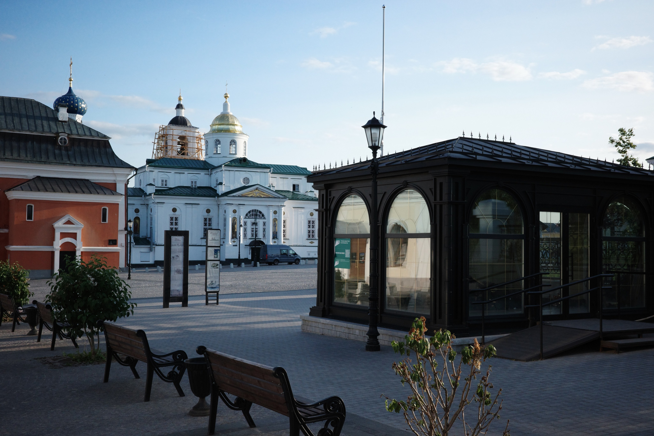 Арзамас: город вывесок, белых храмов и тишины. Фотопрогулка по городу за 1 день. Проект «Фотокладовка»: блог уличной фотографии в формате street photo