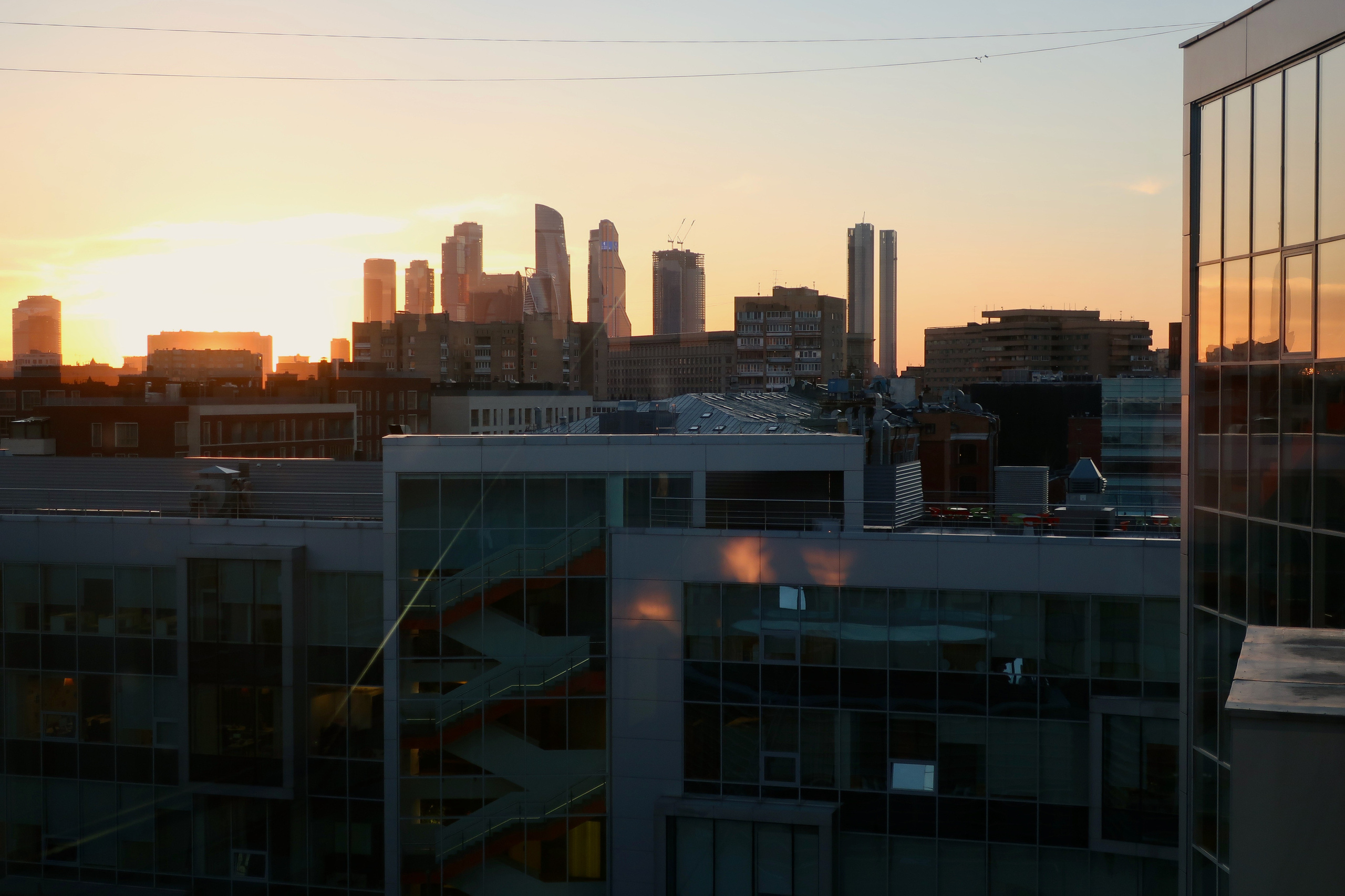 Башни, крыши и высотки Москвы с крыши здания в Хамовниках. Проект «Фотокладовка»: блог уличной фотографии в формате street photo