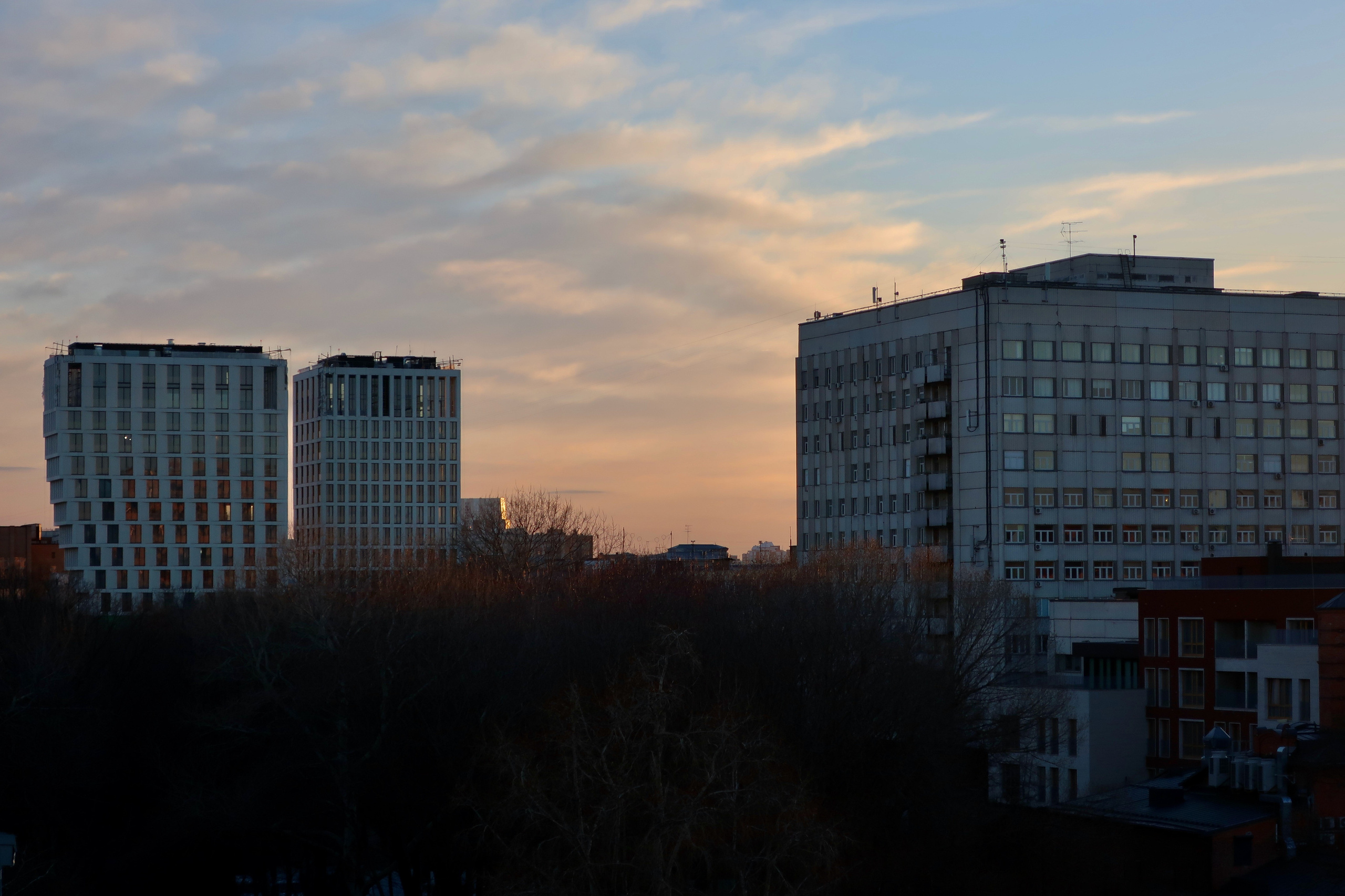 Башни, крыши и высотки Москвы с крыши здания в Хамовниках. Проект «Фотокладовка»: блог уличной фотографии в формате street photo