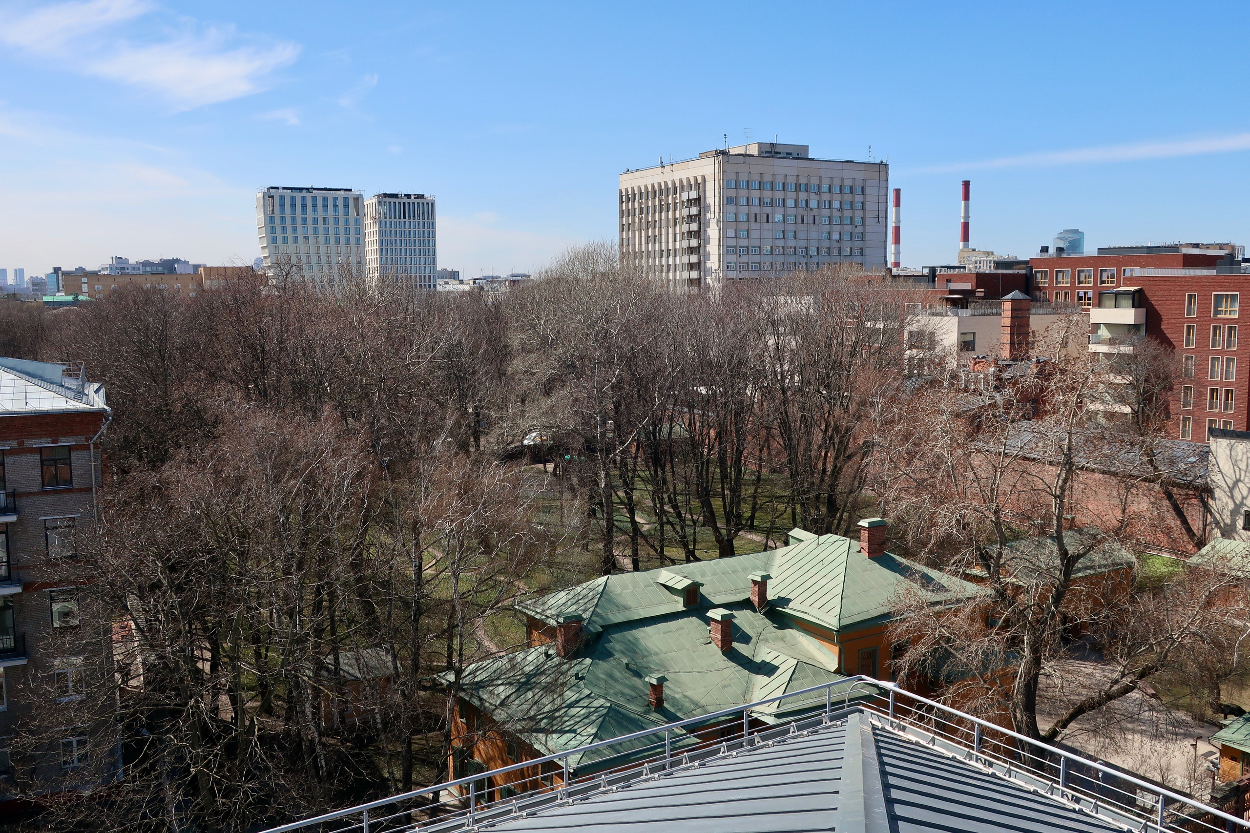 Башни, крыши и высотки Москвы с крыши здания в Хамовниках. Проект «Фотокладовка»: блог уличной фотографии в формате street photo