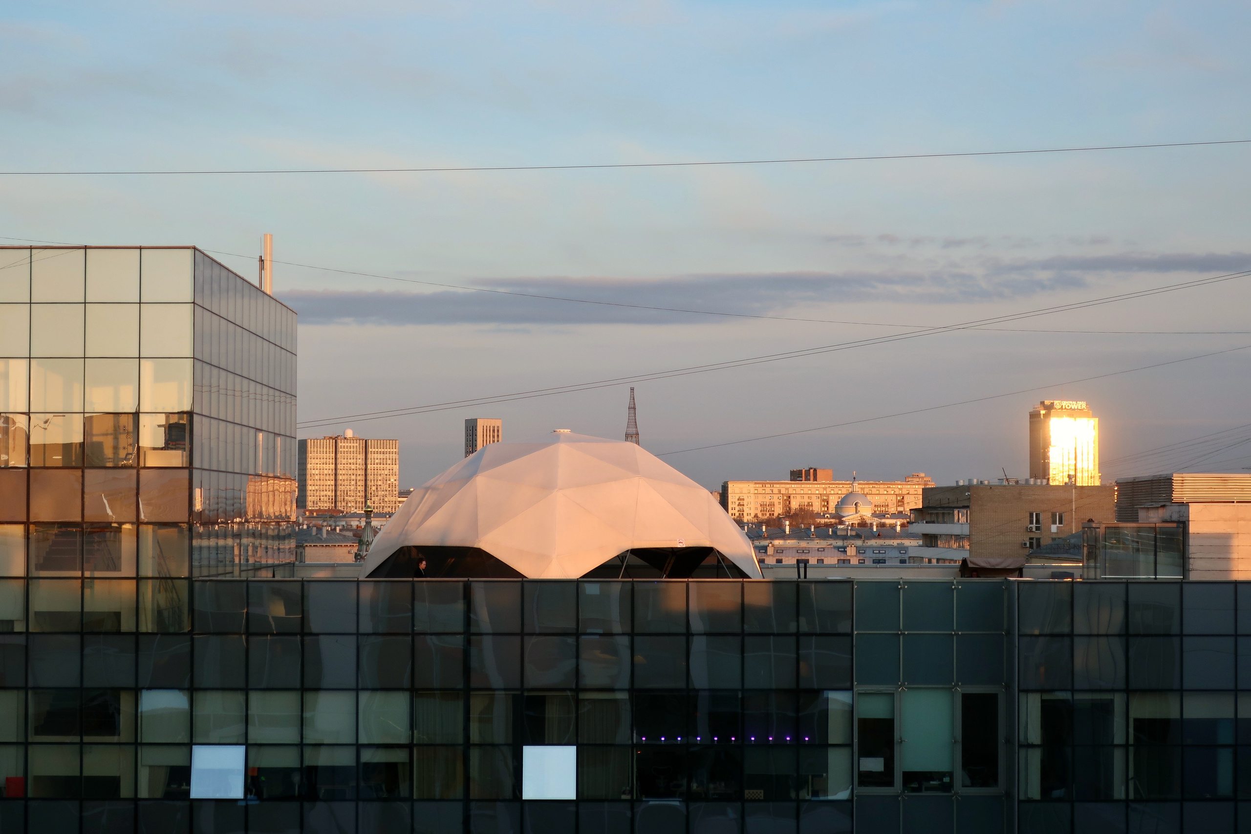 Башни, крыши и высотки Москвы с крыши здания в Хамовниках. Проект «Фотокладовка»: блог уличной фотографии в формате street photo