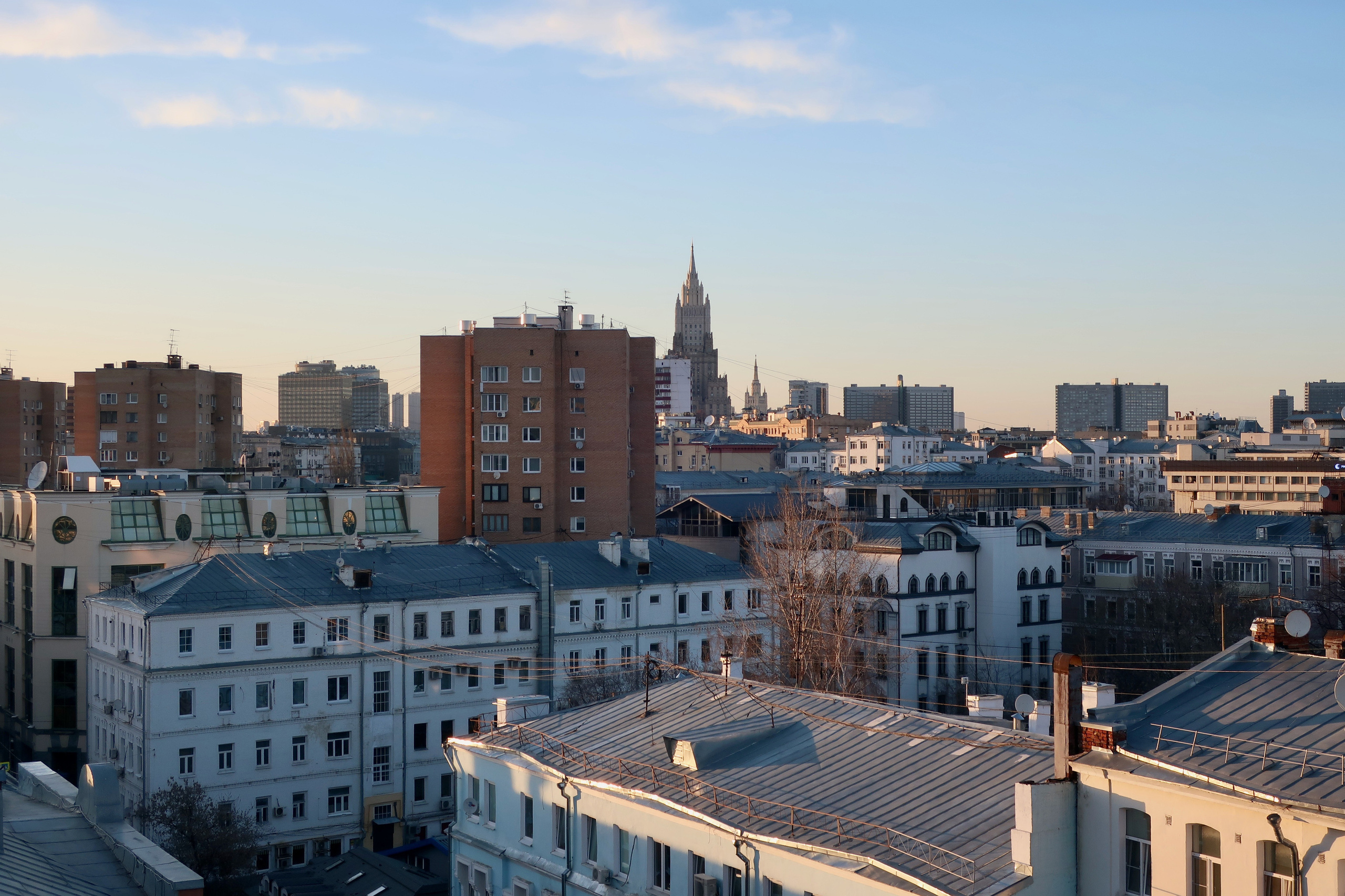 Башни, крыши и высотки Москвы с крыши здания в Хамовниках. Проект «Фотокладовка»: блог уличной фотографии в формате street photo