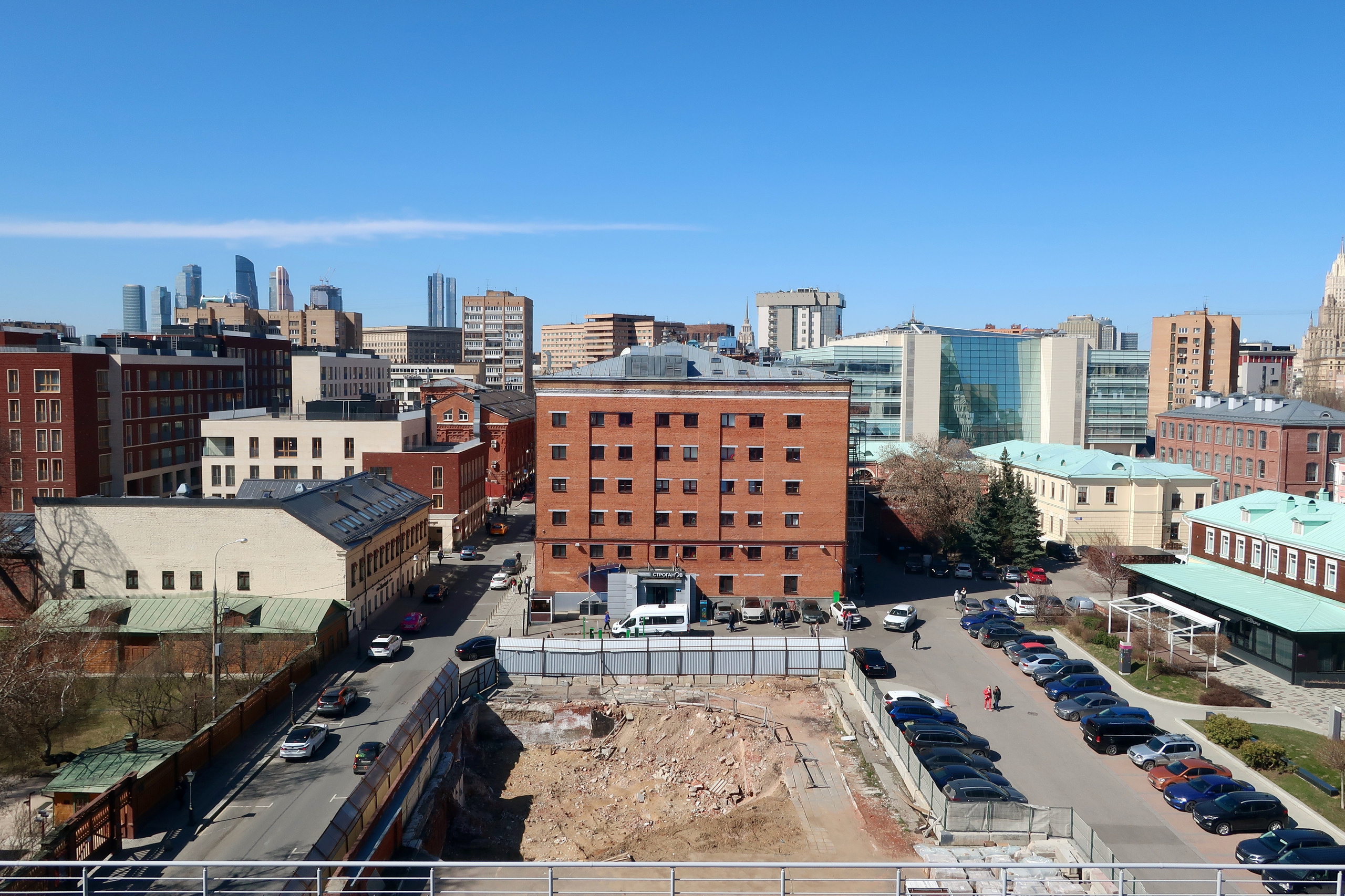 Башни, крыши и высотки Москвы с крыши здания в Хамовниках. Проект «Фотокладовка»: блог уличной фотографии в формате street photo