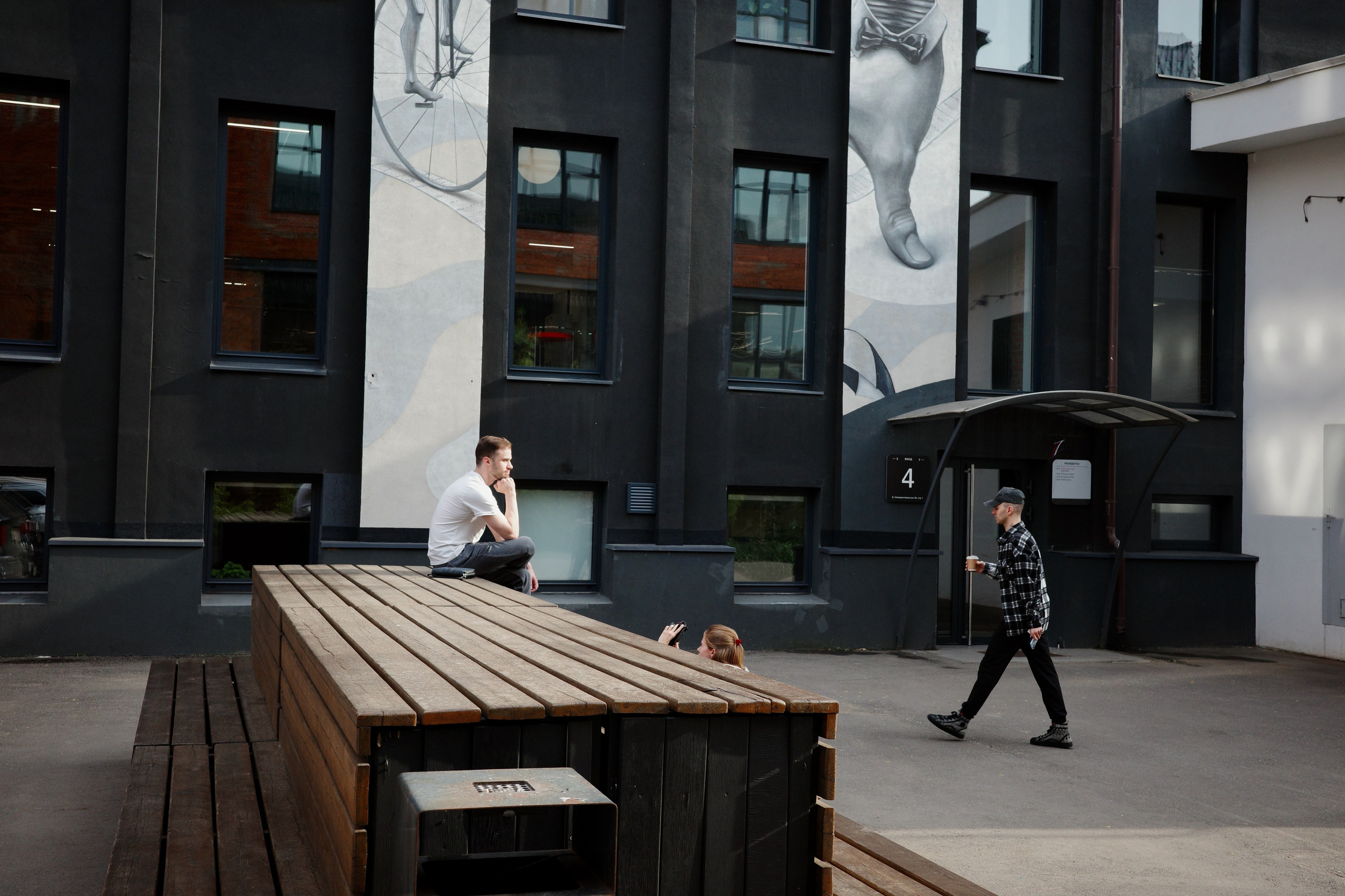 Фотопрогулка по Дизайн-заводу (бывш. «Flacon») и арт-пространству «Хлебозавод» на Дмитровской. Проект «Фотокладовка»: блог уличной фотографии в формате street photo