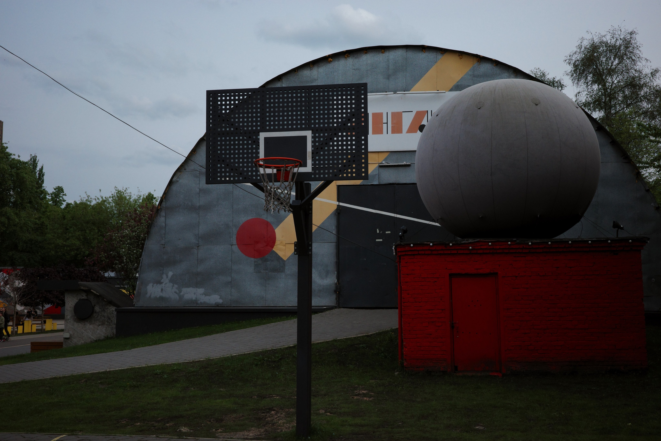 Фотопрогулка по Дизайн-заводу (бывш. «Flacon») и арт-пространству «Хлебозавод» на Дмитровской. Проект «Фотокладовка»: блог уличной фотографии в формате street photo