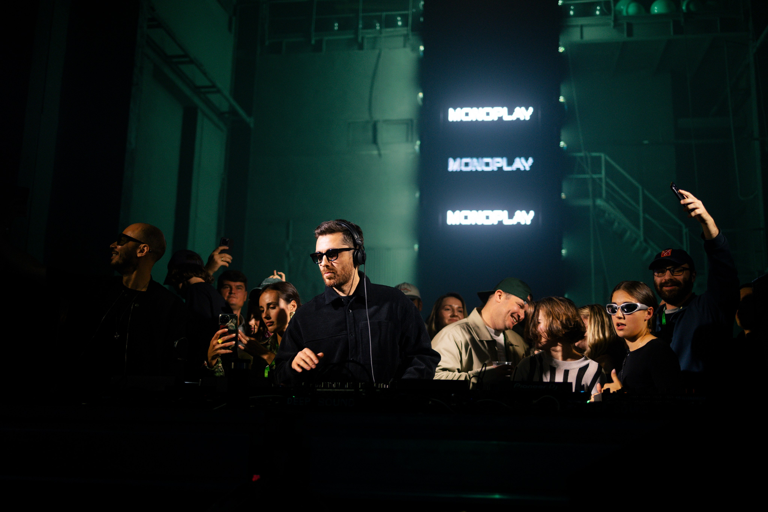 NO GLOSS MAGAZINE. Nikeli.mag