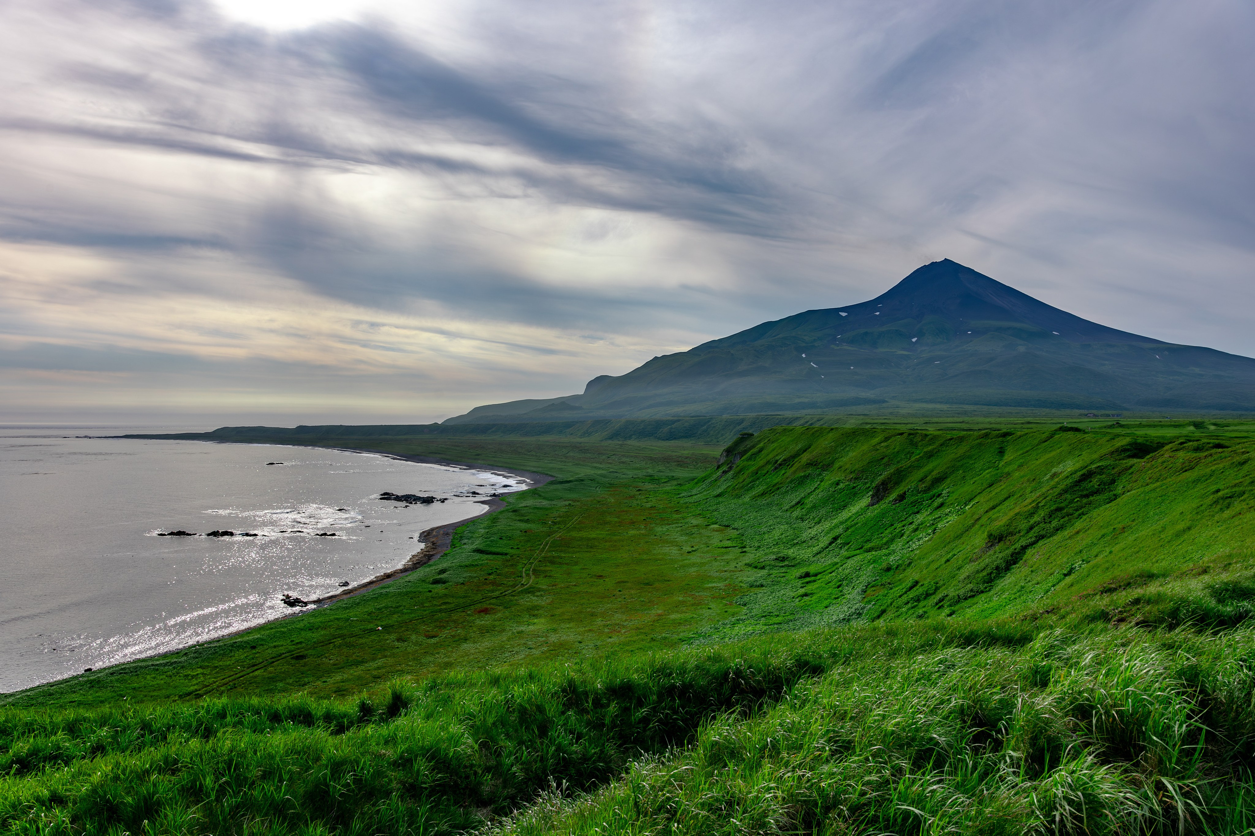 Остров Матуа, вулкан Пик Сарычева, Курильские острова