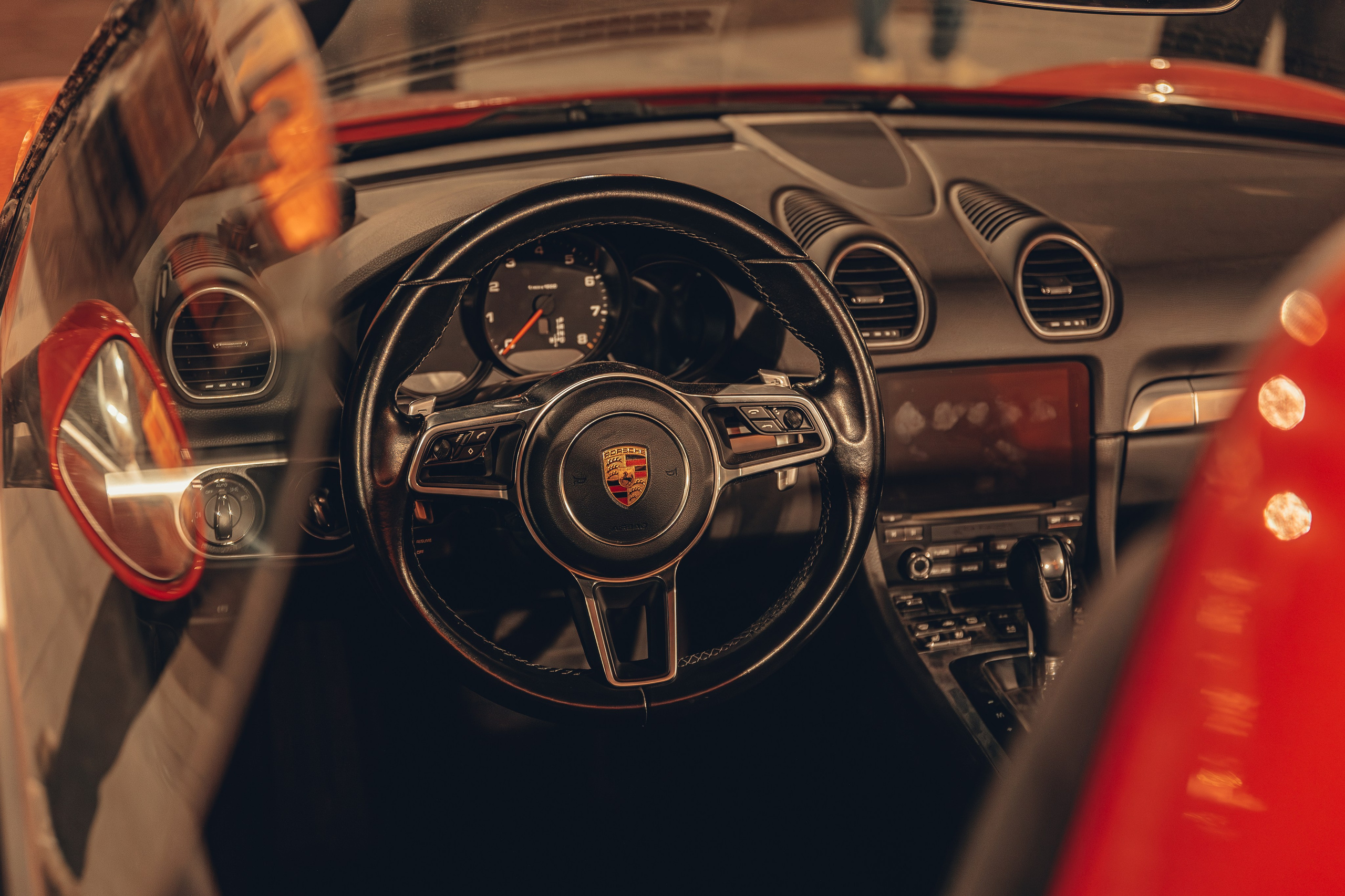 Красный салон Порше 911