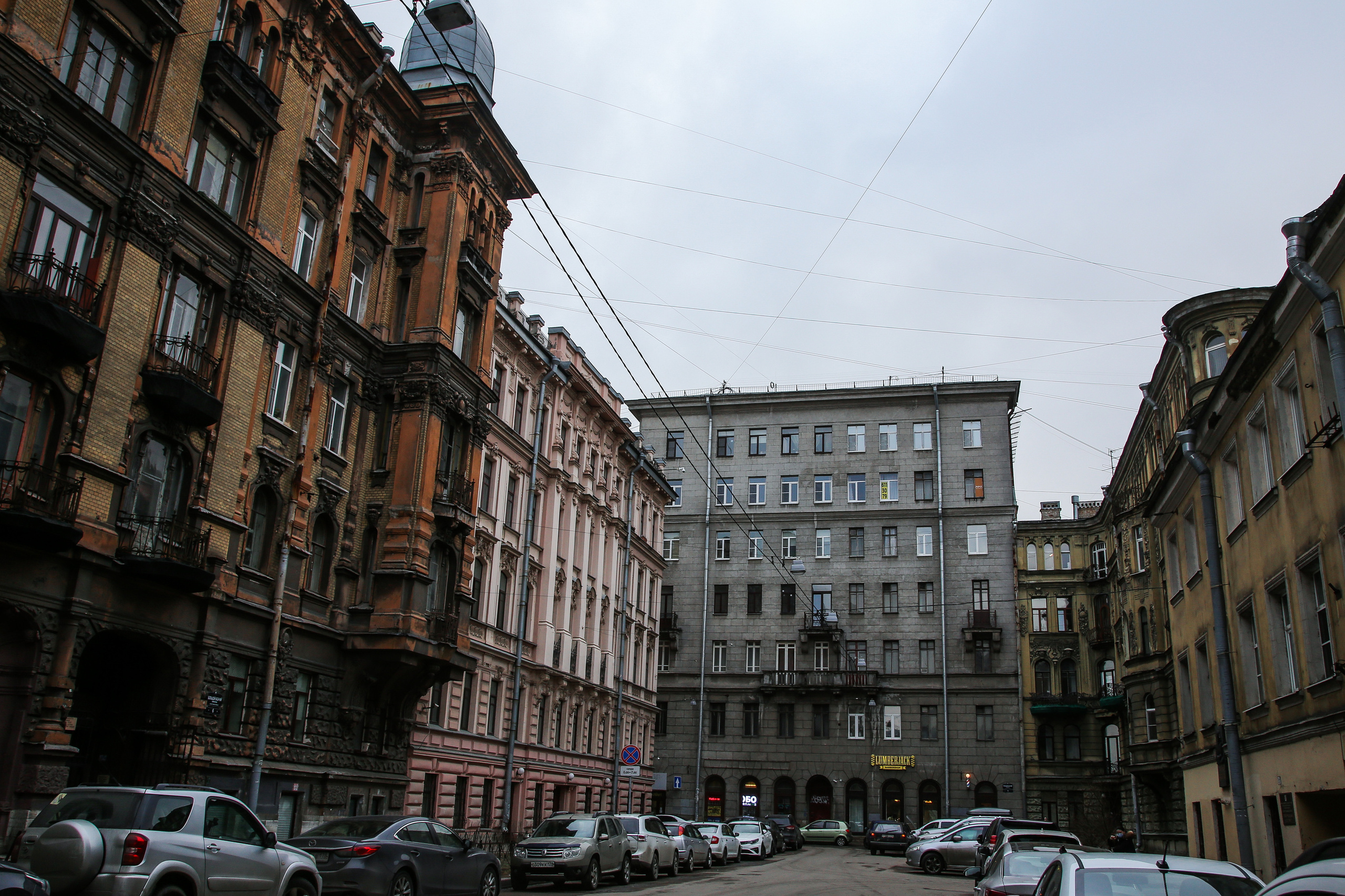 Большой Казачий переулок и дом купца Захарова. Фотограф Юля Постнова