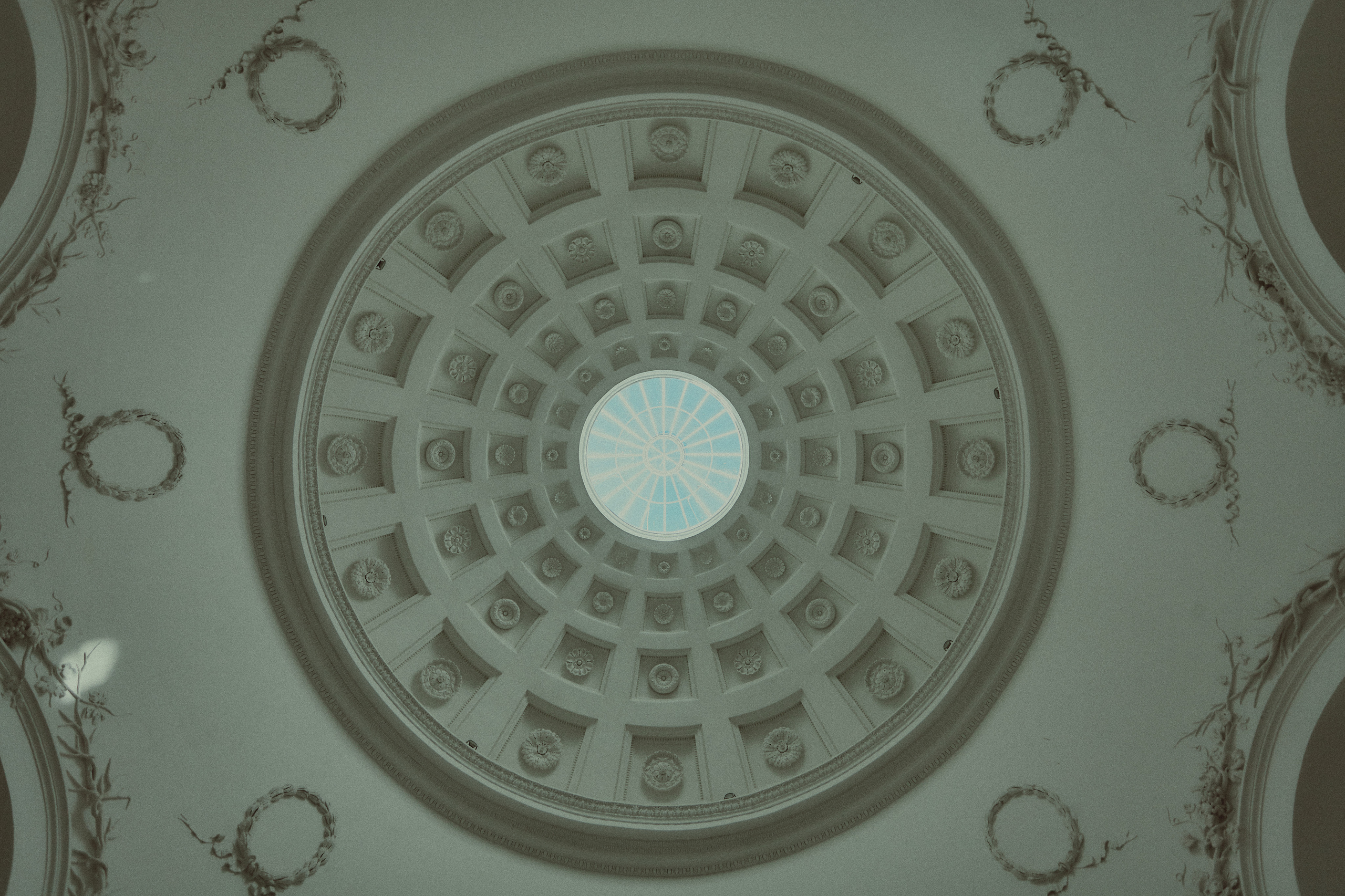 Портретная съёмка СИНИОКО в Павловске с Надеждой из ARLETTE MANAGEMENT. Одежда из Санкт-Петербурга СИНИОКО