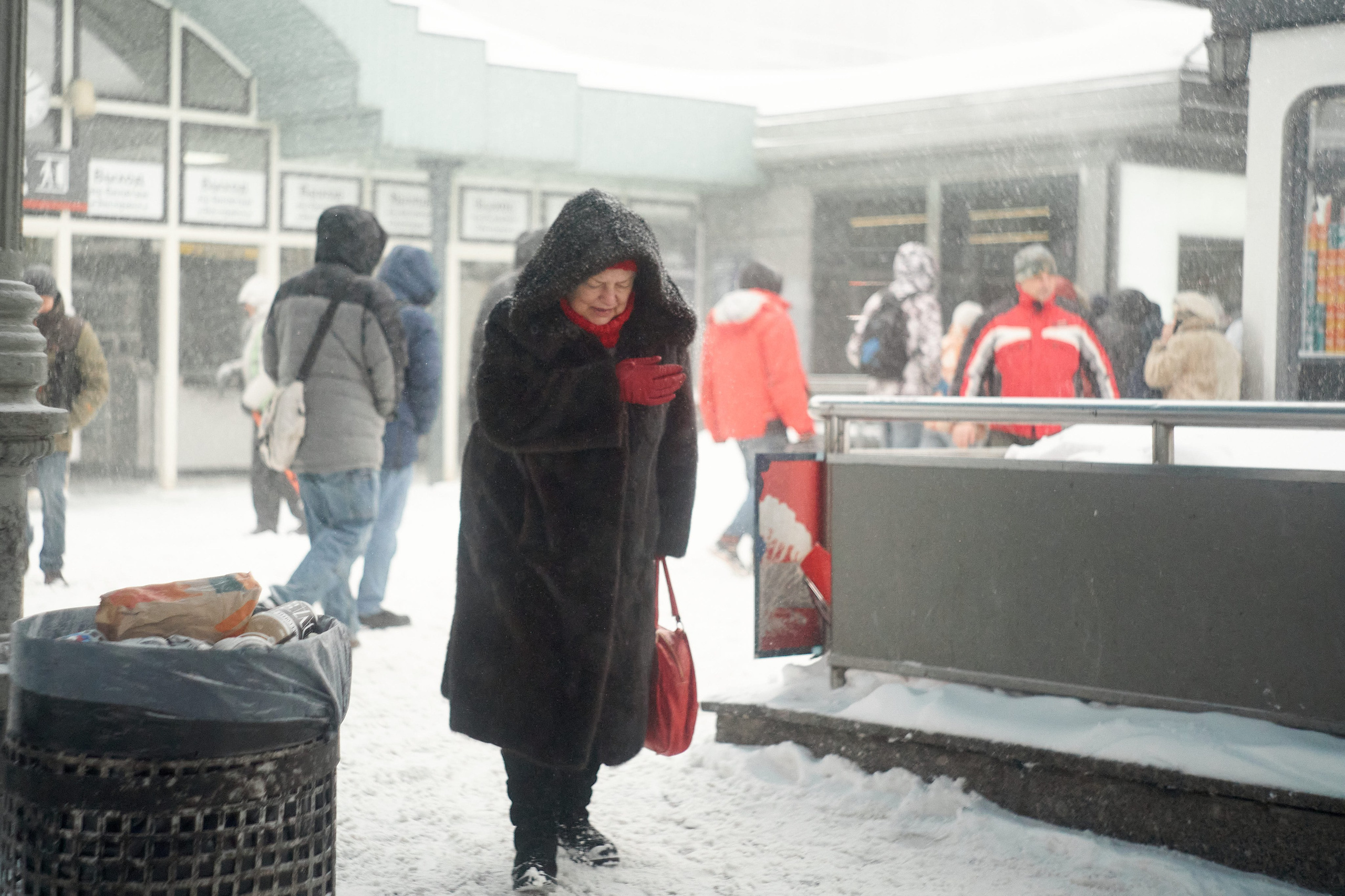 Железнодорожная станция в снегопад 19 02 2026. Пассажирка в пургу.