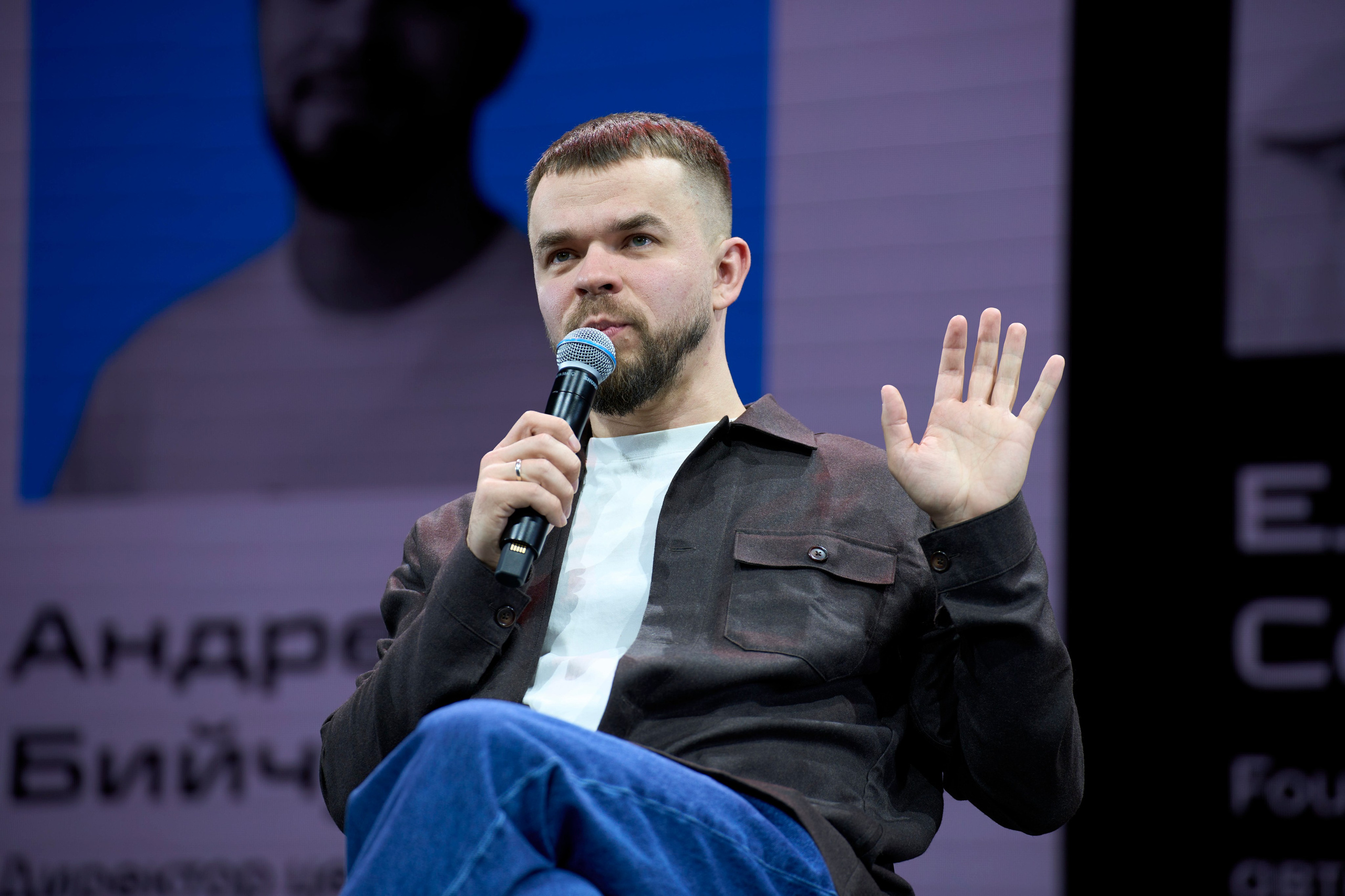 «Продукт в эпоху пост-иллюзий: когда метрики не спасают, а данные лгут». Репортажный ивент фотограф в Москве Александр Гладкий