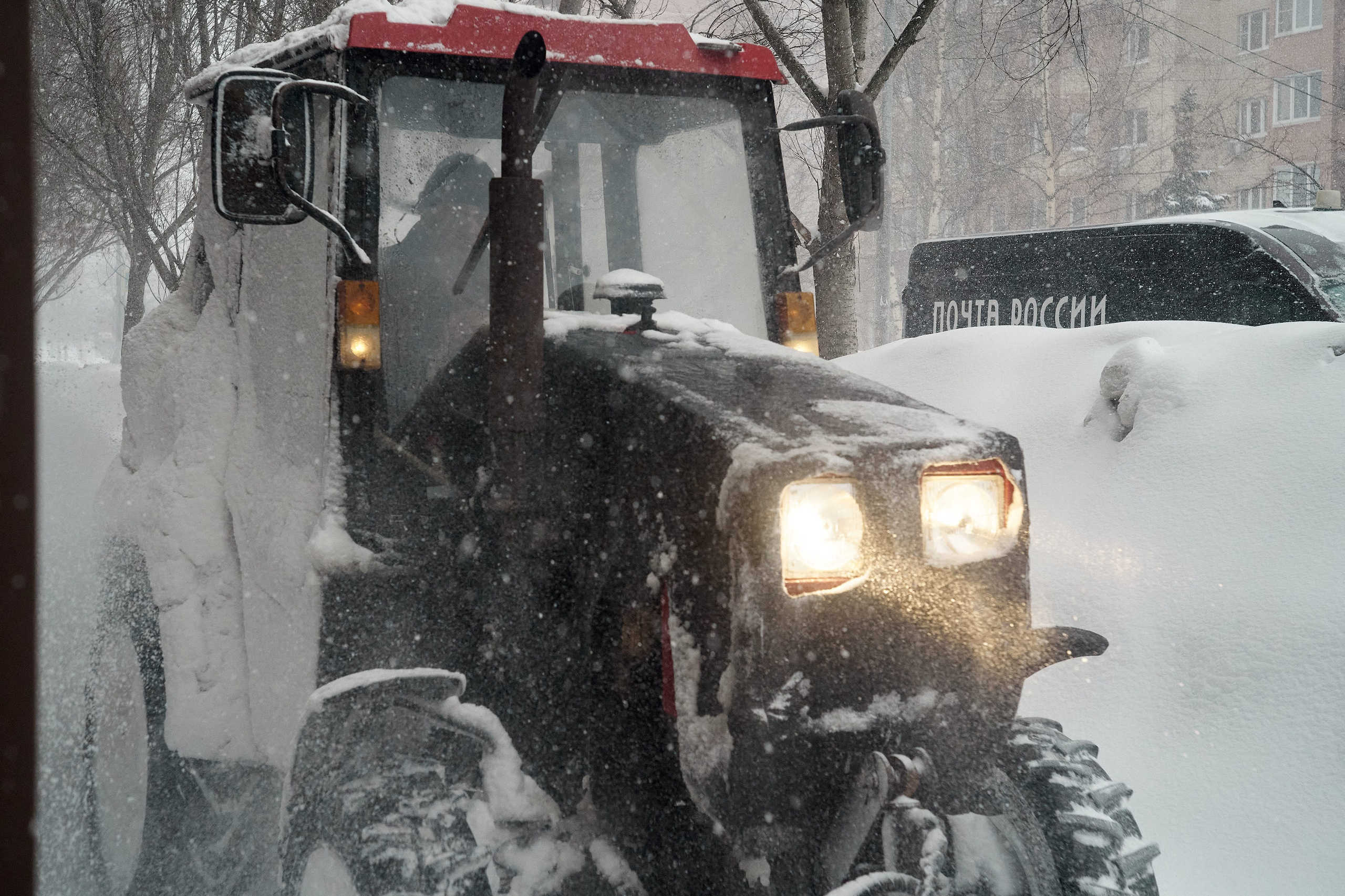 Уборочная техника на улицах Подмосковья в снегопад 19 февраля 2026 года