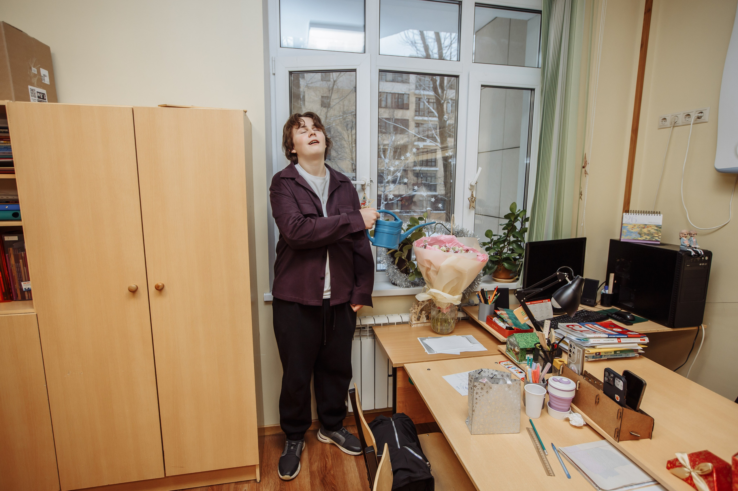 Школьная фотосессия для 9 класса в Москве. Ученик находится в бодром состоянии, детский фотограф Павел Коротков