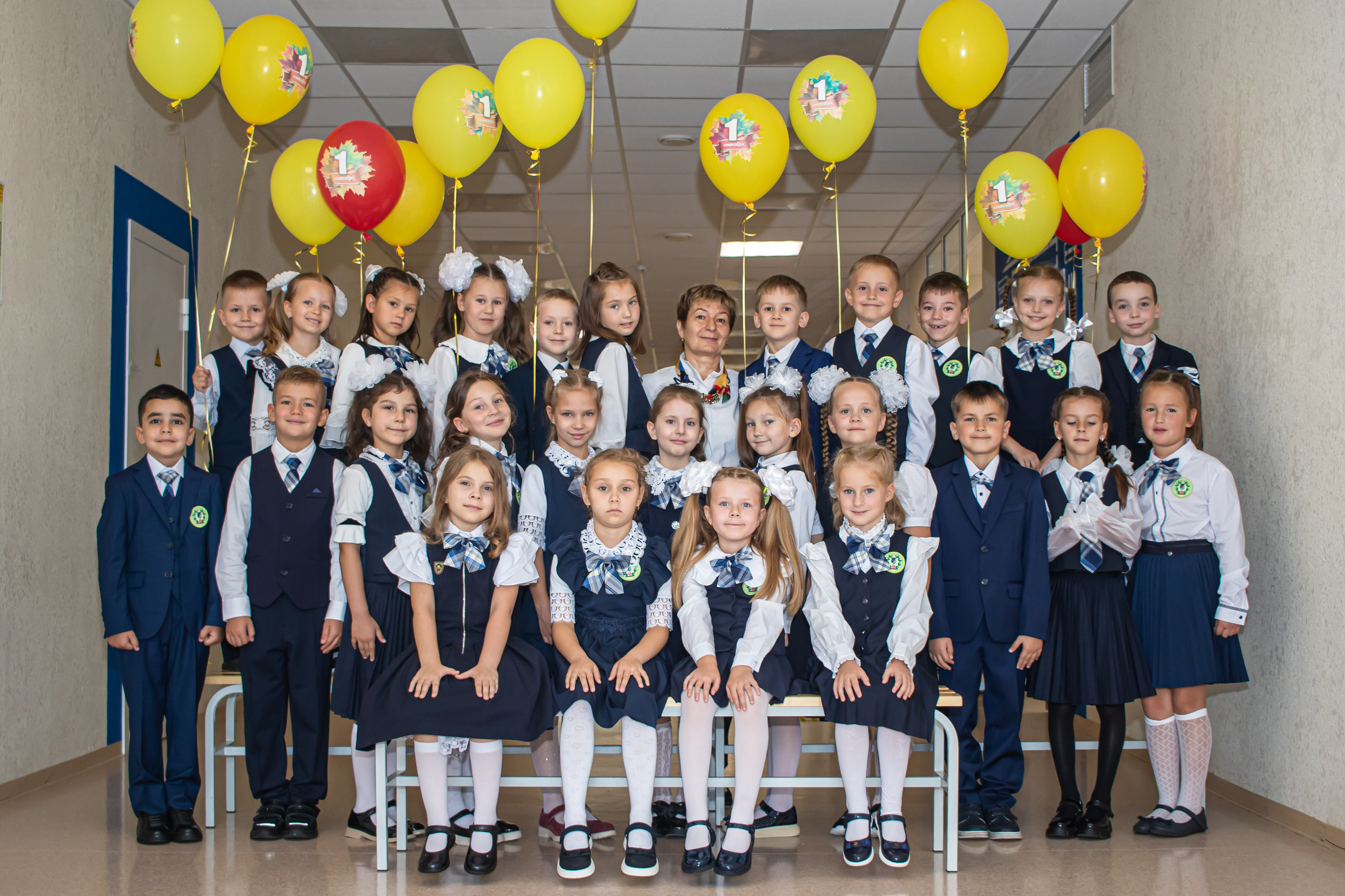 Школьный фотограф для ярких фотосессий в классе и на школьных мероприятиях