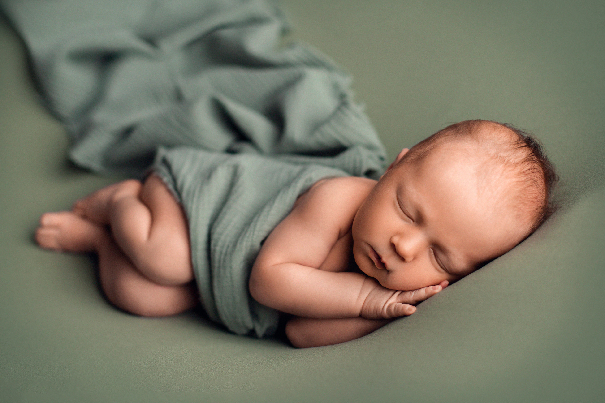 Цвет фотосессии ньюборн для мальчиков. Фотограф новорожденных в г. Барнаул Ренпенинг Катерина