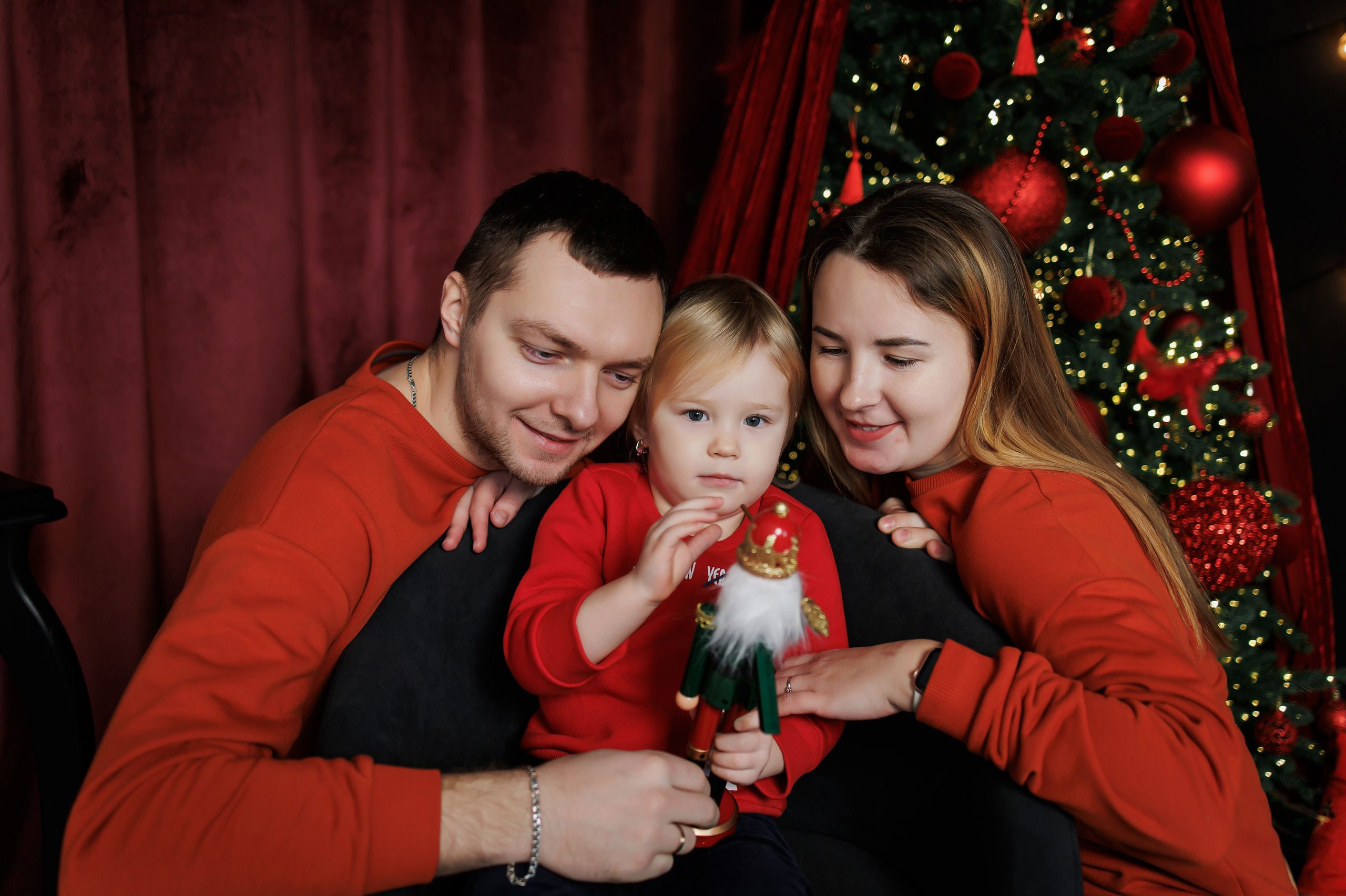 Новогодний период. Интерьерная фотостудия Background в Омске