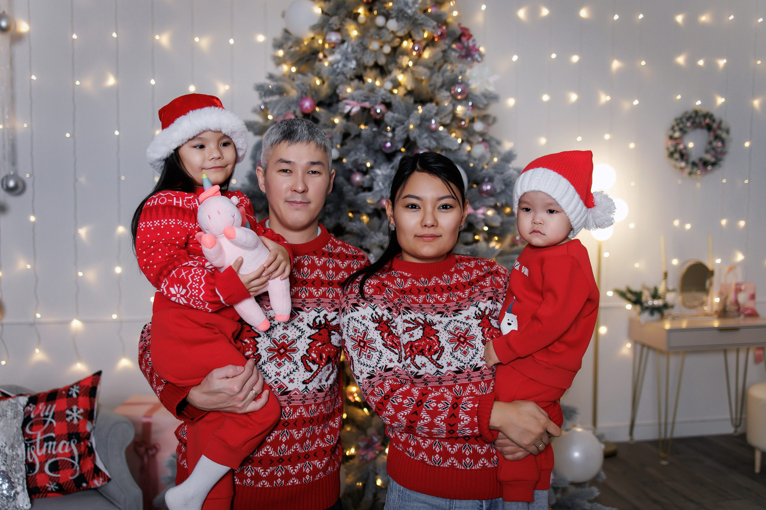 Новогодний период. Интерьерная фотостудия Background в Омске