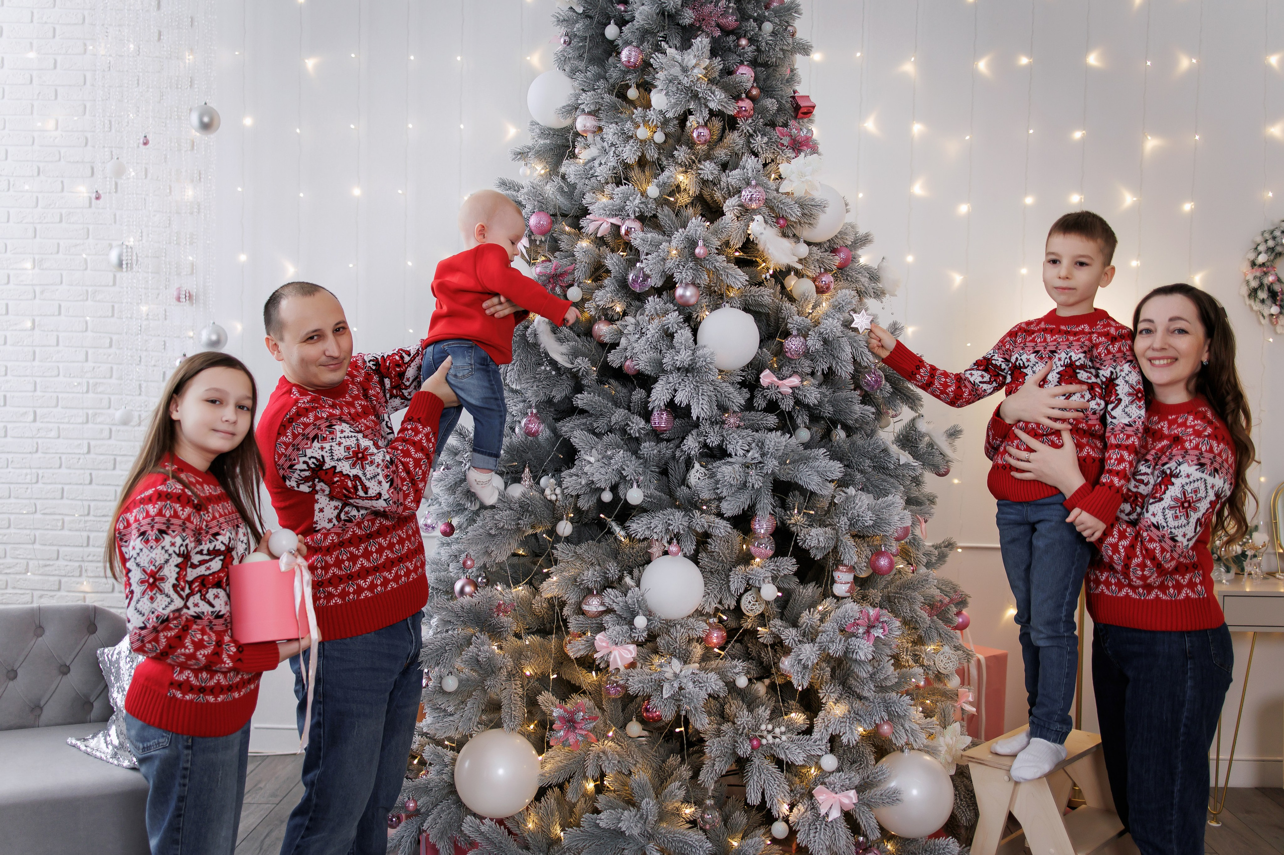 Новогодний период. Интерьерная фотостудия Background в Омске