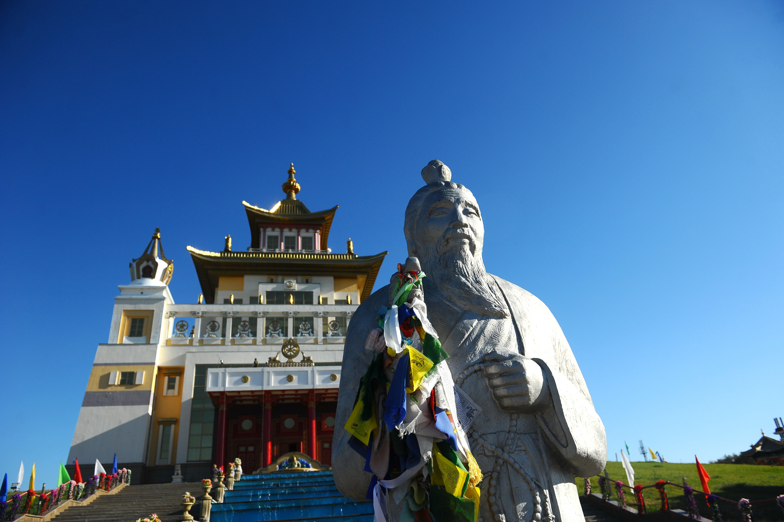 Почему монахи в Калмыкии выливают молоко на костер?. Главная (Home)