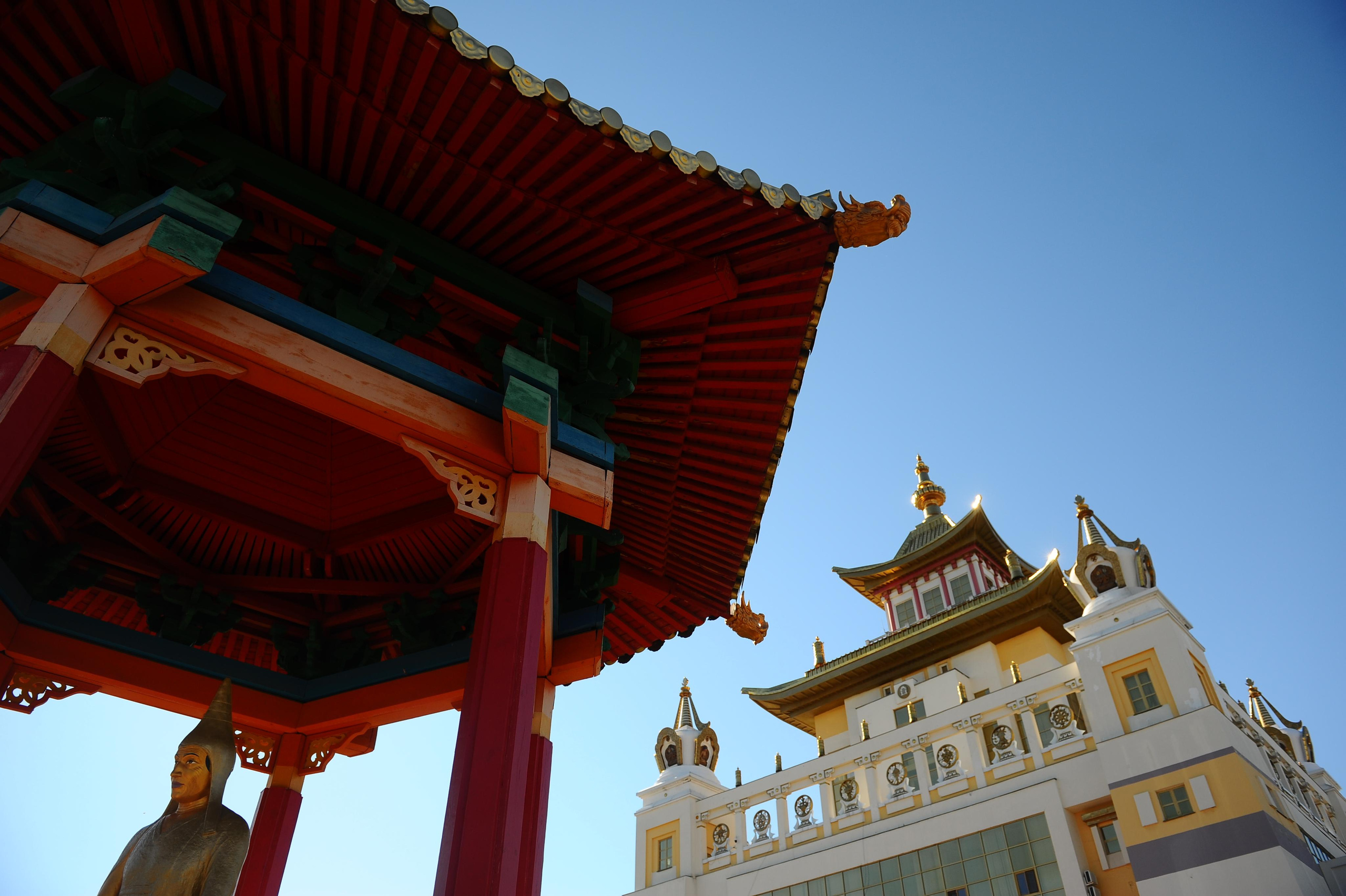 Почему монахи в Калмыкии выливают молоко на костер?. Главная (Home)