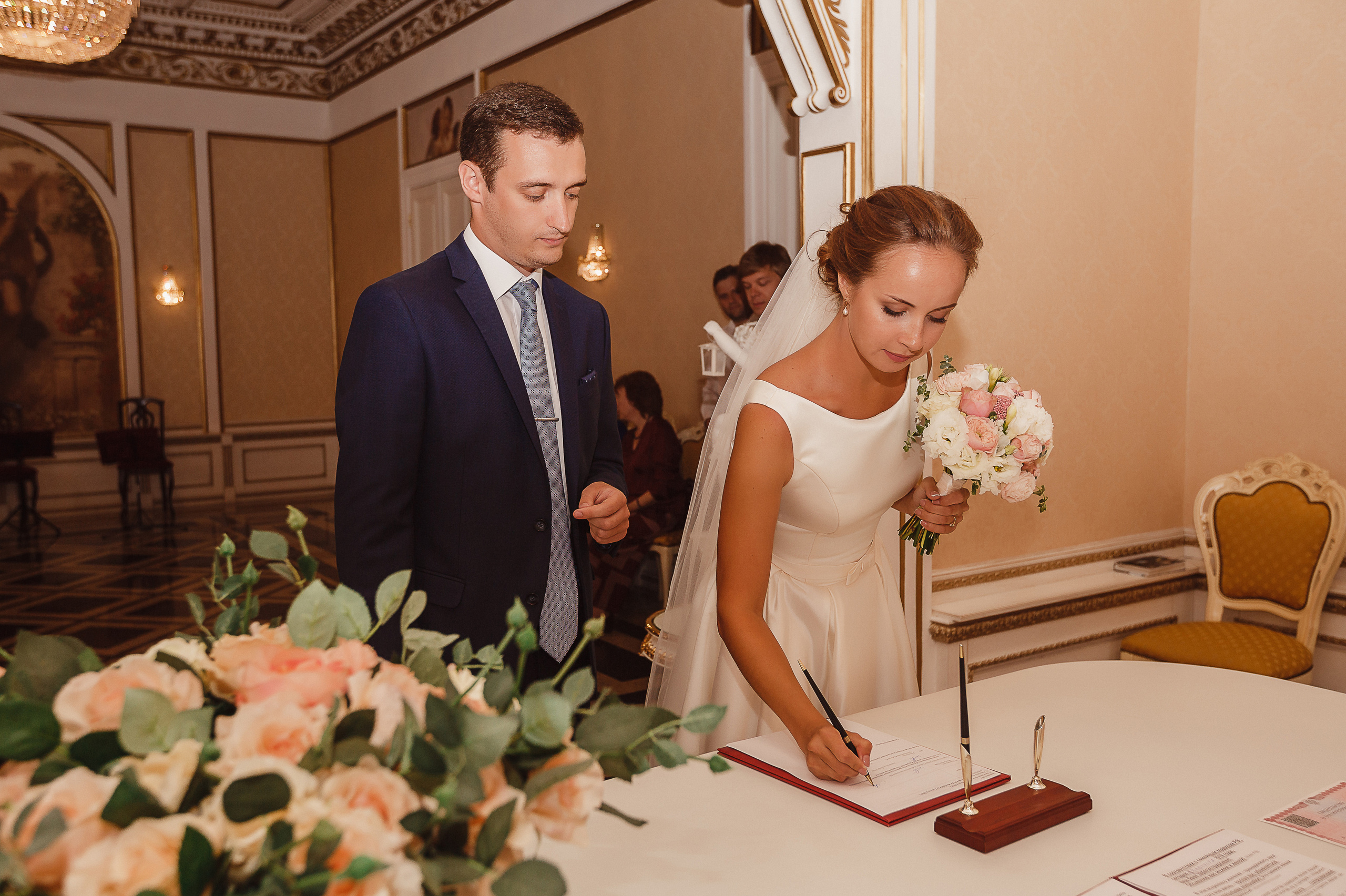 Фотосессия в ЗАГСе. Свадебный и семейный фотограф Дарья Осипова (Никитина). Саратов