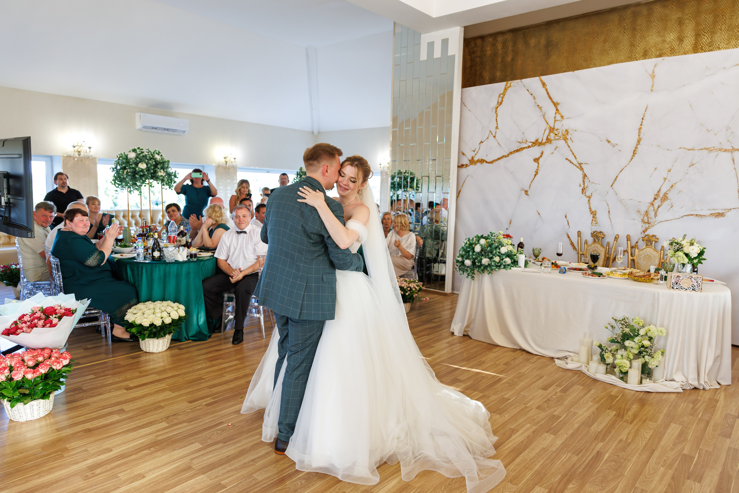 Свадебный банкет в коттедже. Свадебный фотограф Москва и МО Сергей Киржаев