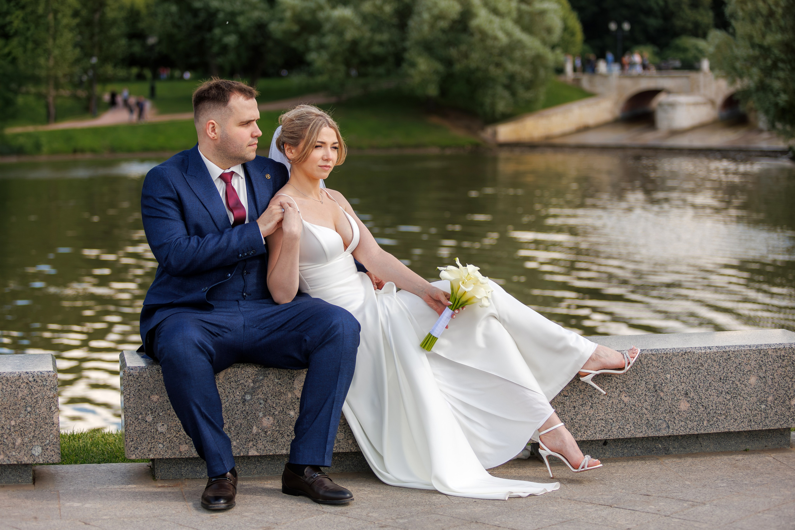 Свадебная фотосессия в парке усадьбе Царицыно. Свадебный фотограф Москва и МО Сергей Киржаев