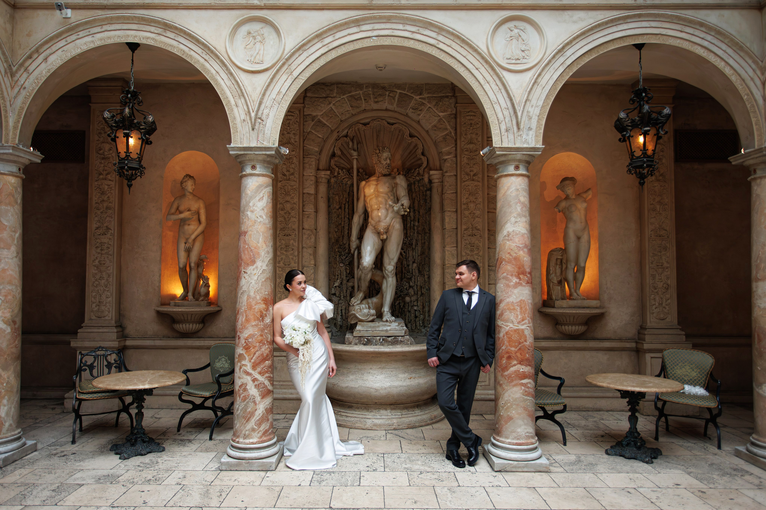 Свадебная фотосессия в ресторане Турандот. Свадебный фотограф Москва и МО Сергей Киржаев