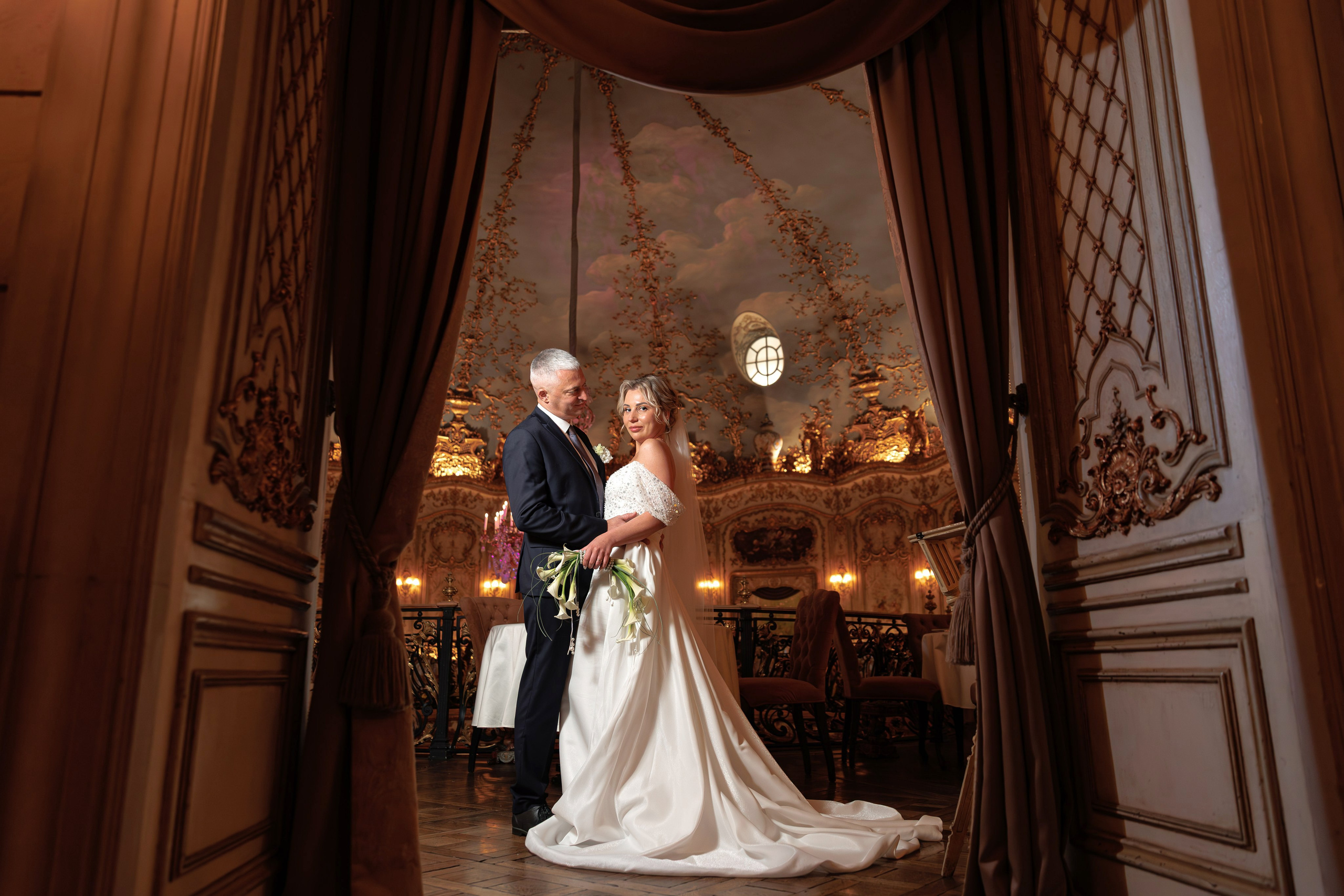 Свадебная фотосессия в ресторане Турандот. Свадебный фотограф Москва и МО Сергей Киржаев