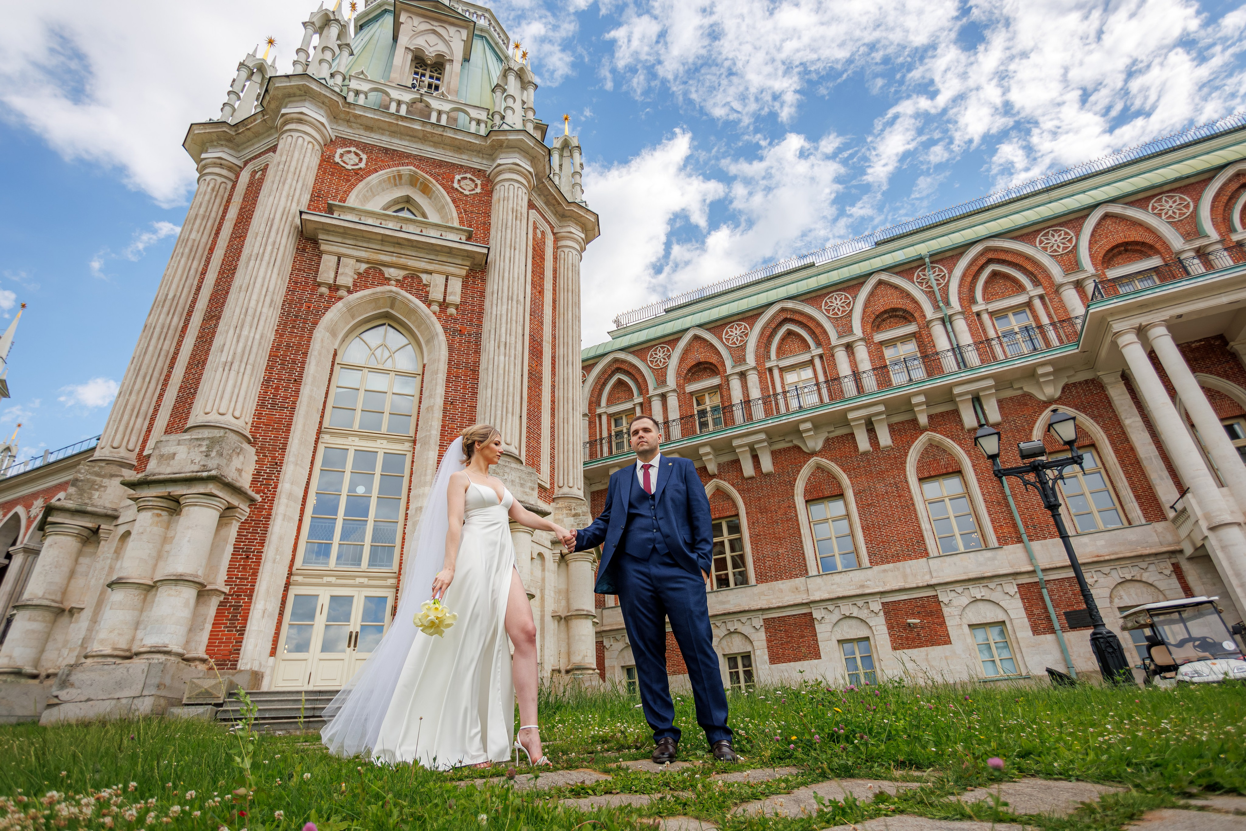 Свадебная фотосессия в парке усадьбе Царицыно. Свадебный фотограф Москва и МО Сергей Киржаев