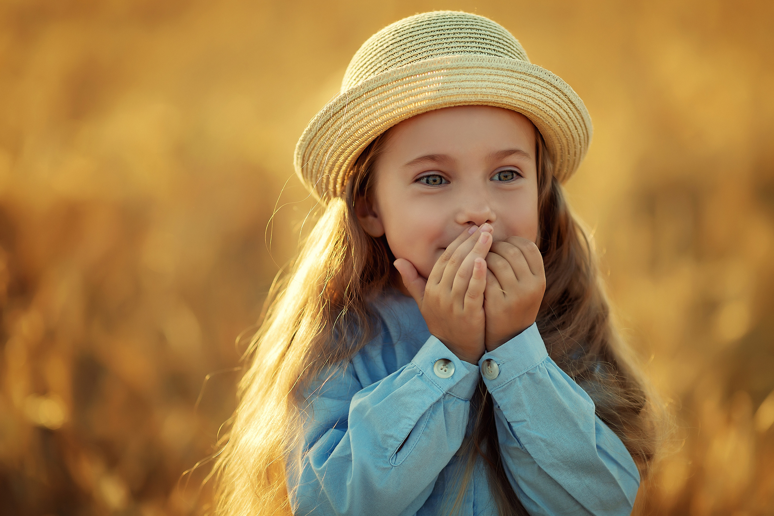 На закате. Фотосессия в пшенице. Детский и семейный фотограф в Екатеринбурге