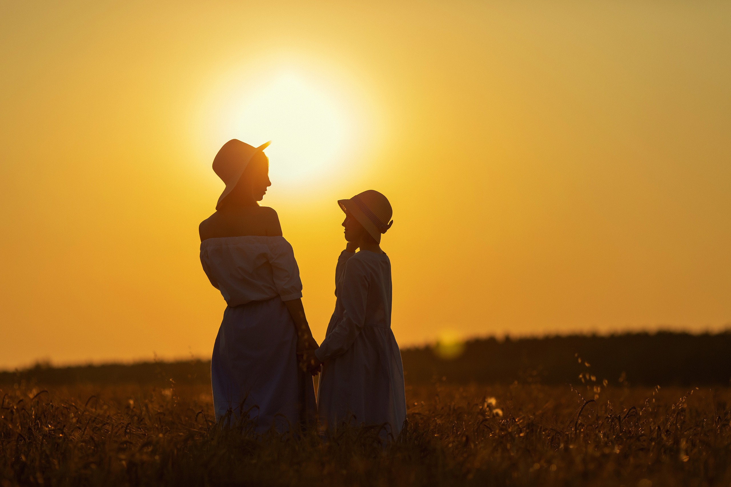 На закате. Фотосессия в пшенице. Детский и семейный фотограф в Екатеринбурге