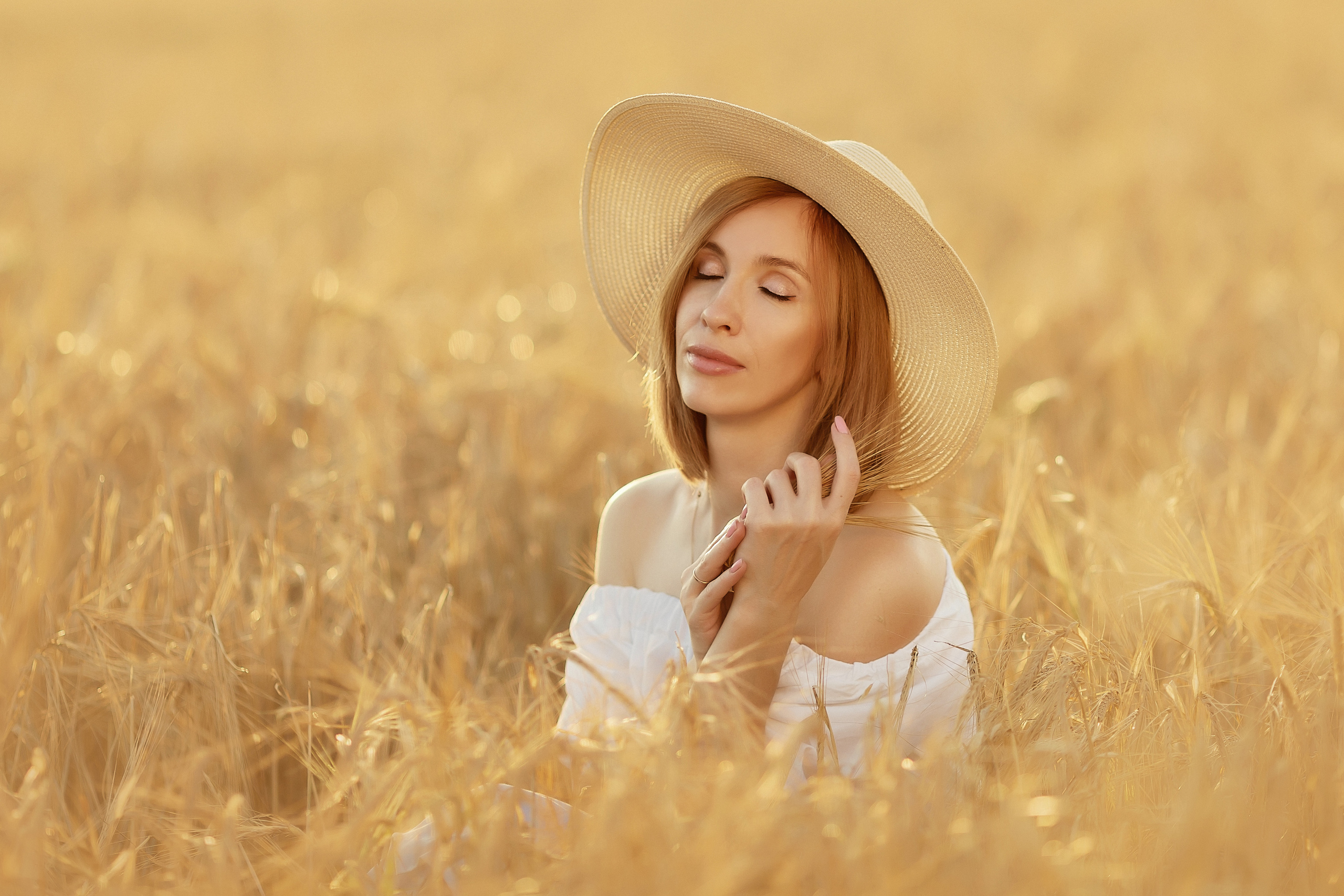 На закате. Фотосессия в пшенице. Детский и семейный фотограф в Екатеринбурге