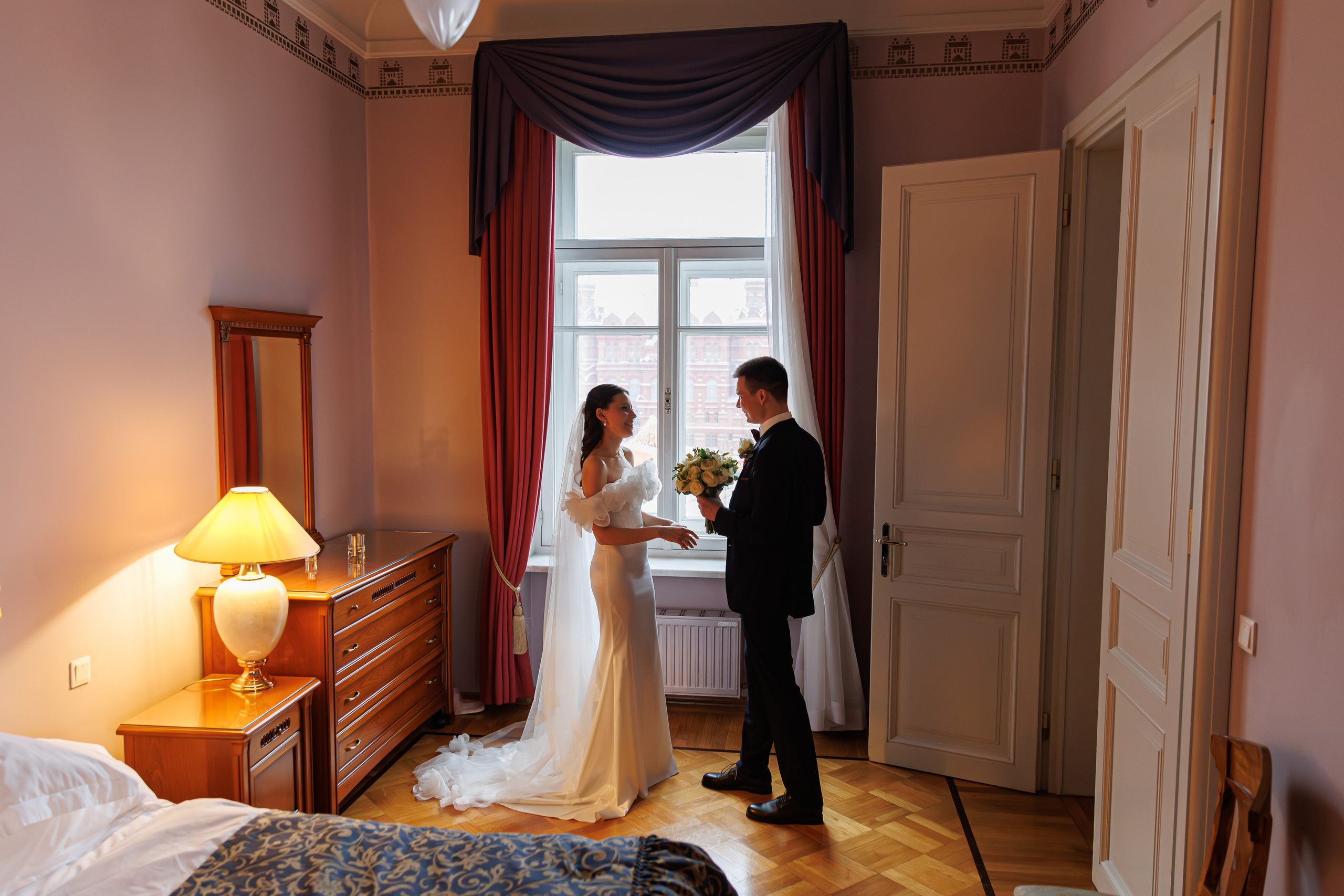 Свадебная фотосессия в гостинице Националь. Свадебный фотограф Москва и МО Сергей Киржаев