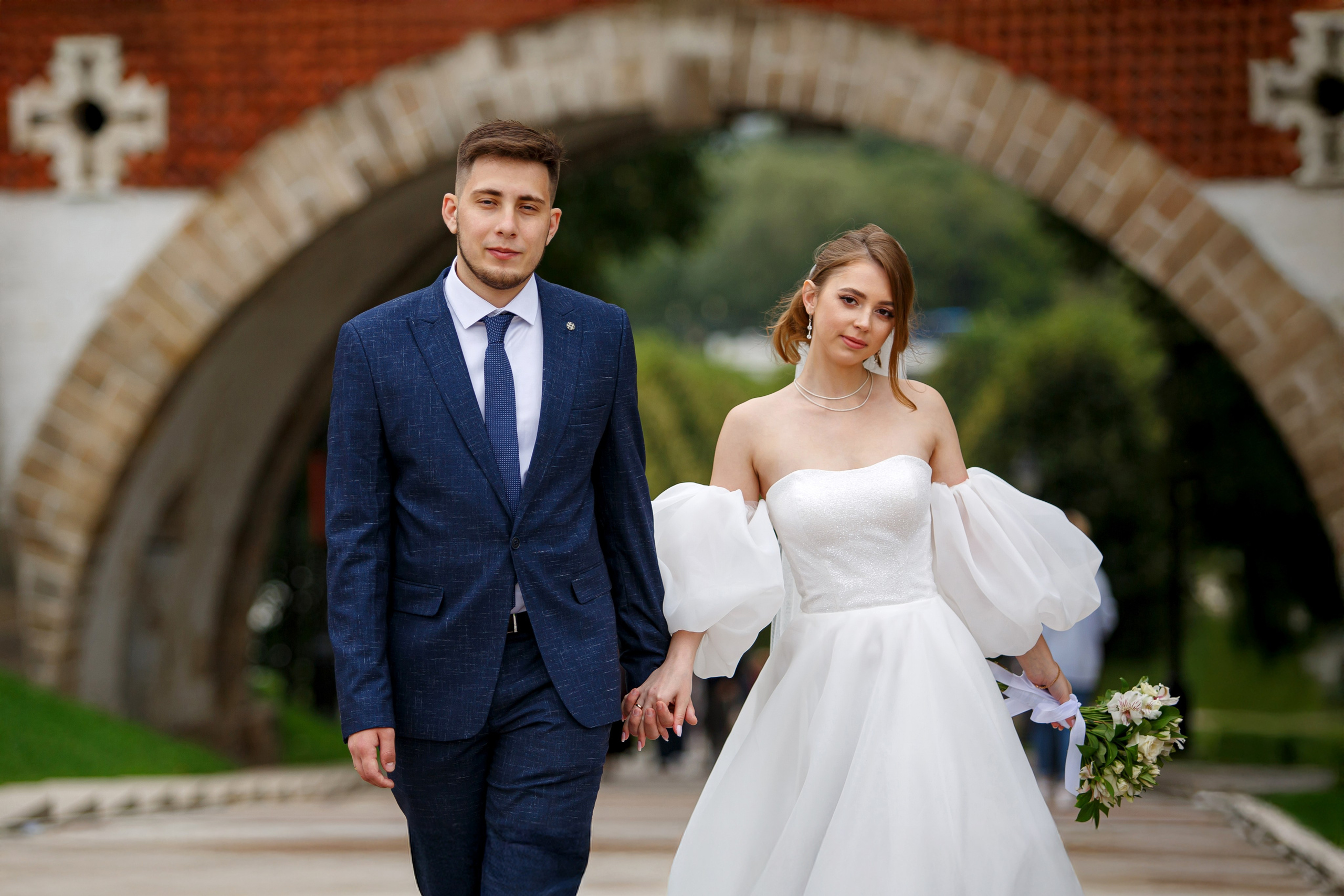 Свадебная фотосессия в парке усадьбе Царицыно. Свадебный фотограф Москва и МО Сергей Киржаев