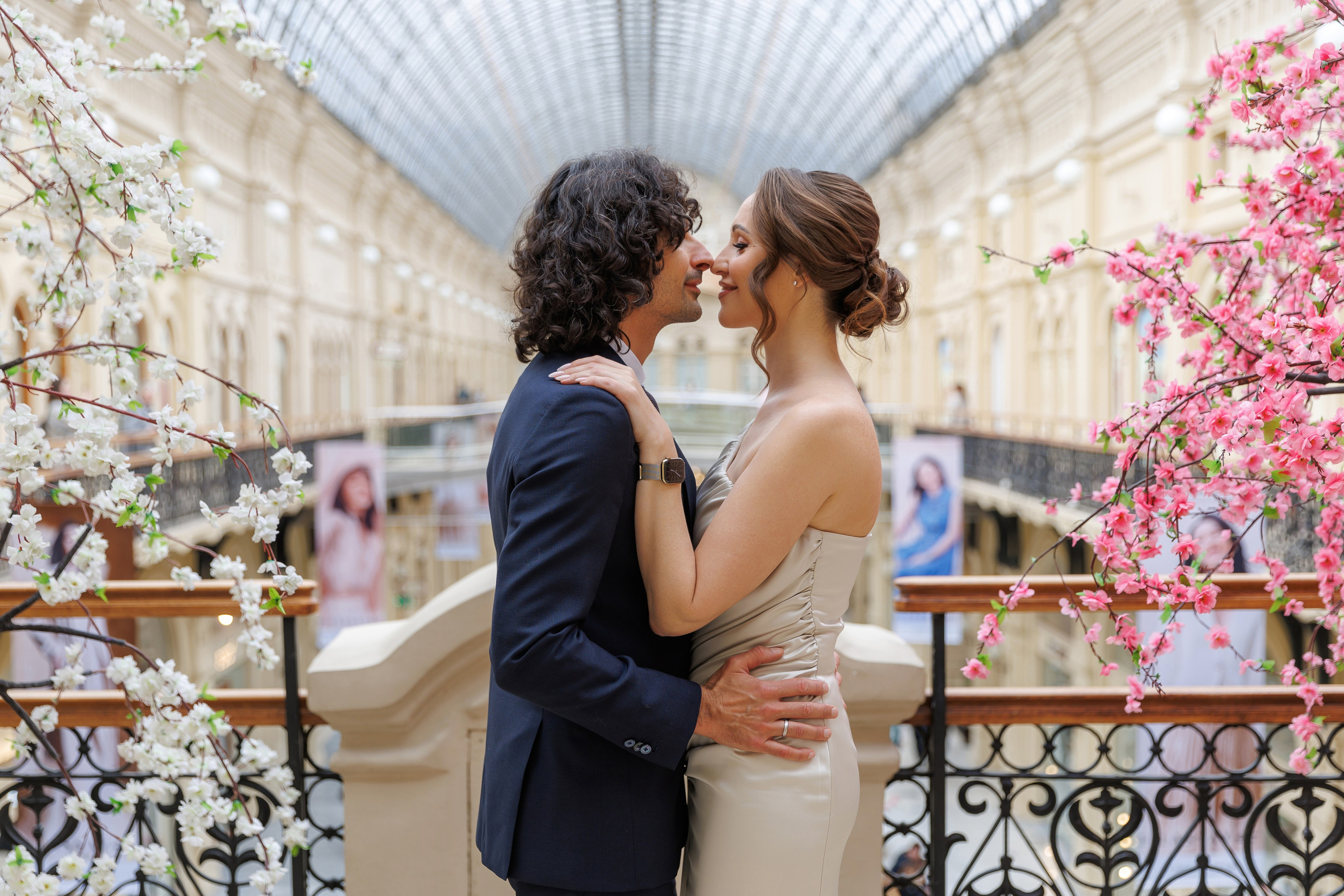 Свадебная фотосессия в ГУМе г. Москва. Свадебный фотограф Москва и МО Сергей Киржаев