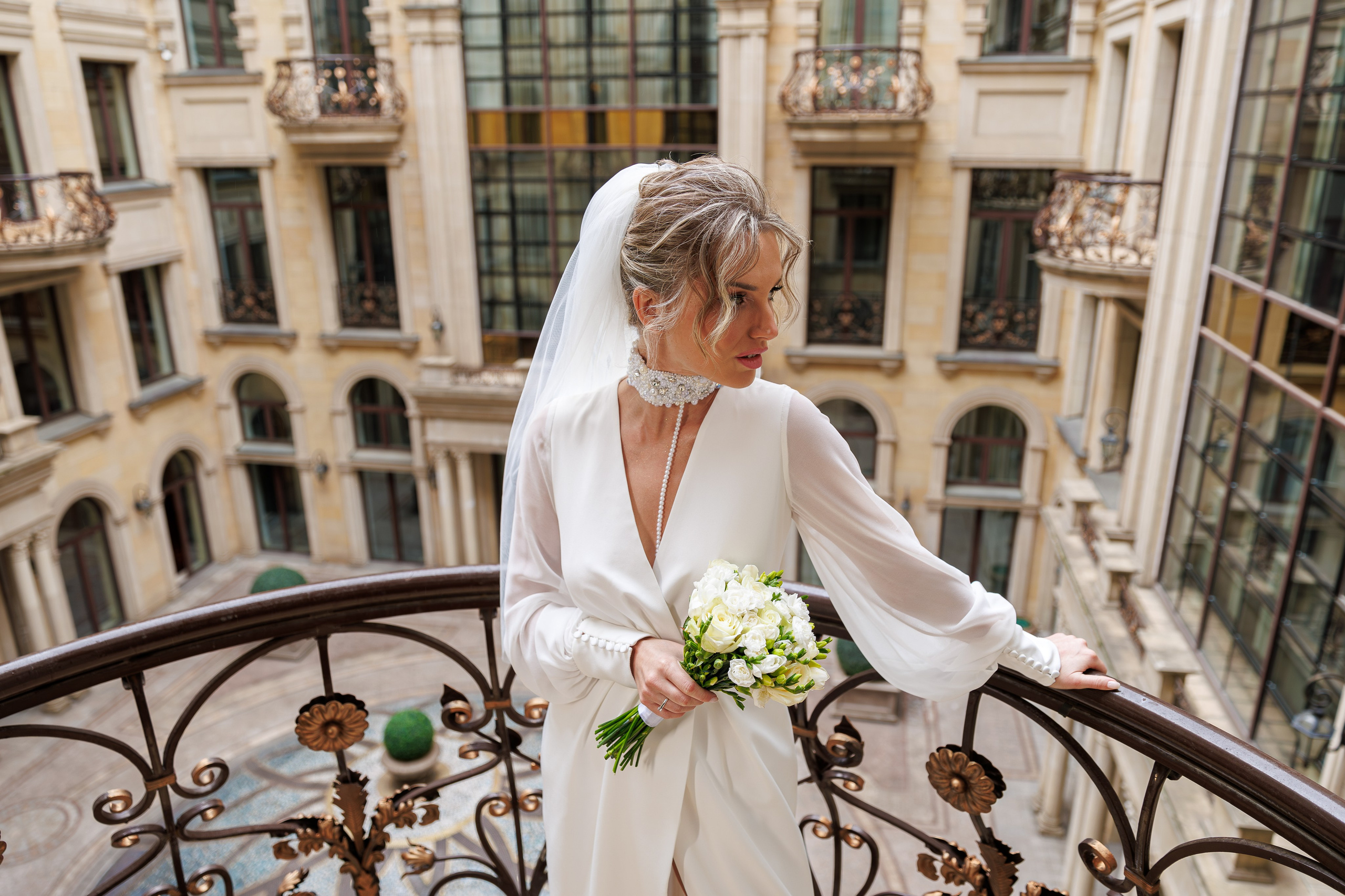 Свадебная фотосессия в отеле St. Regis Никольская. Свадебный фотограф Москва и МО Сергей Киржаев