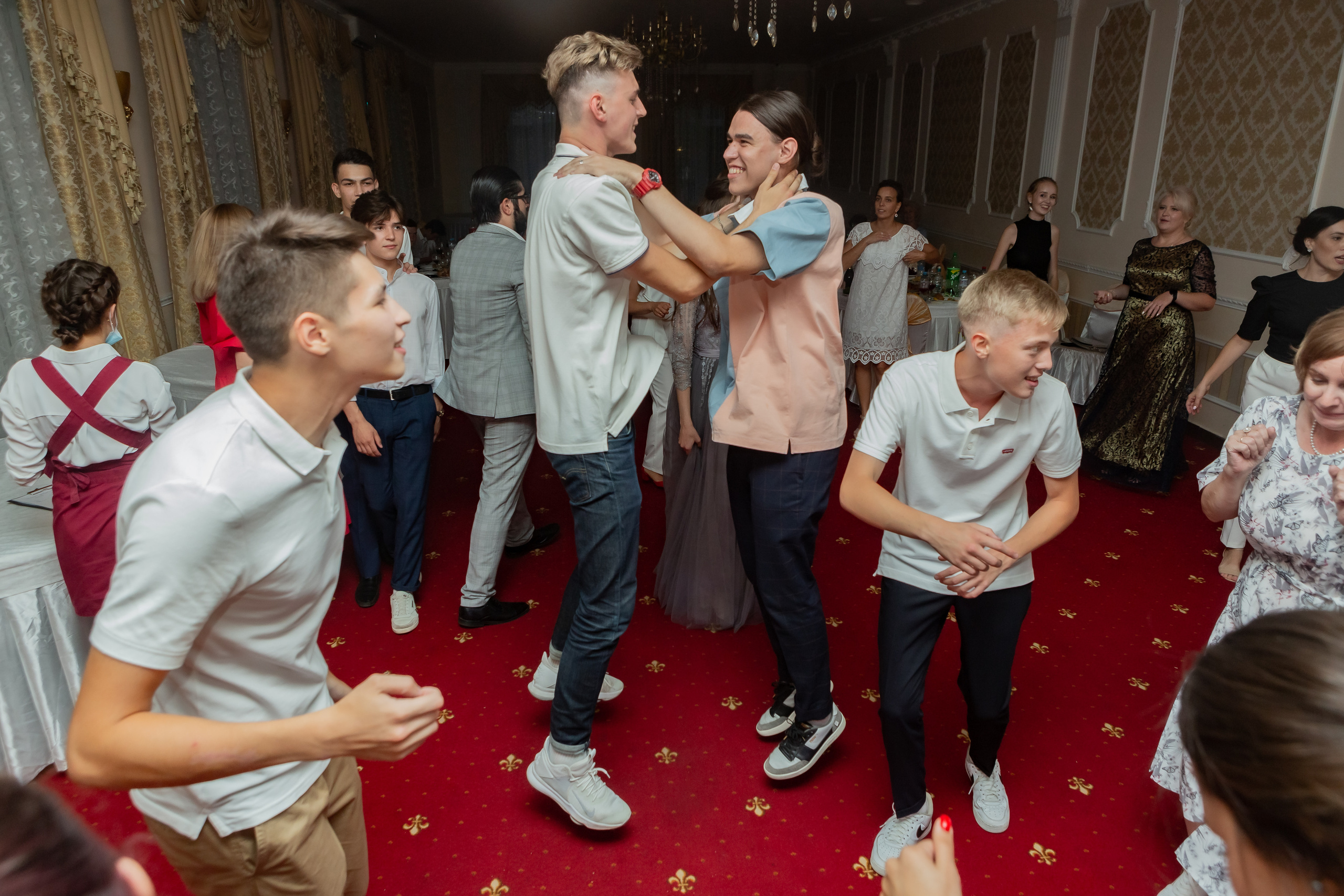 Выпускные&nbsp;Уфа. Фотограф&nbsp;Уфа. Фотограф на&nbsp;выпускной вечер. Ведущий на&nbsp;выпускной вечер. Организация и&nbsp;проведение выпускных в&nbsp;городе Уфа и&nbsp;за&nbsp;его пределами. Таблица расходов на&nbsp;проведение, последнего звонка, торжественной части и&nbsp;выпускного. Чек&nbsp;— лист на выпускной. Фотограф в детский сад.