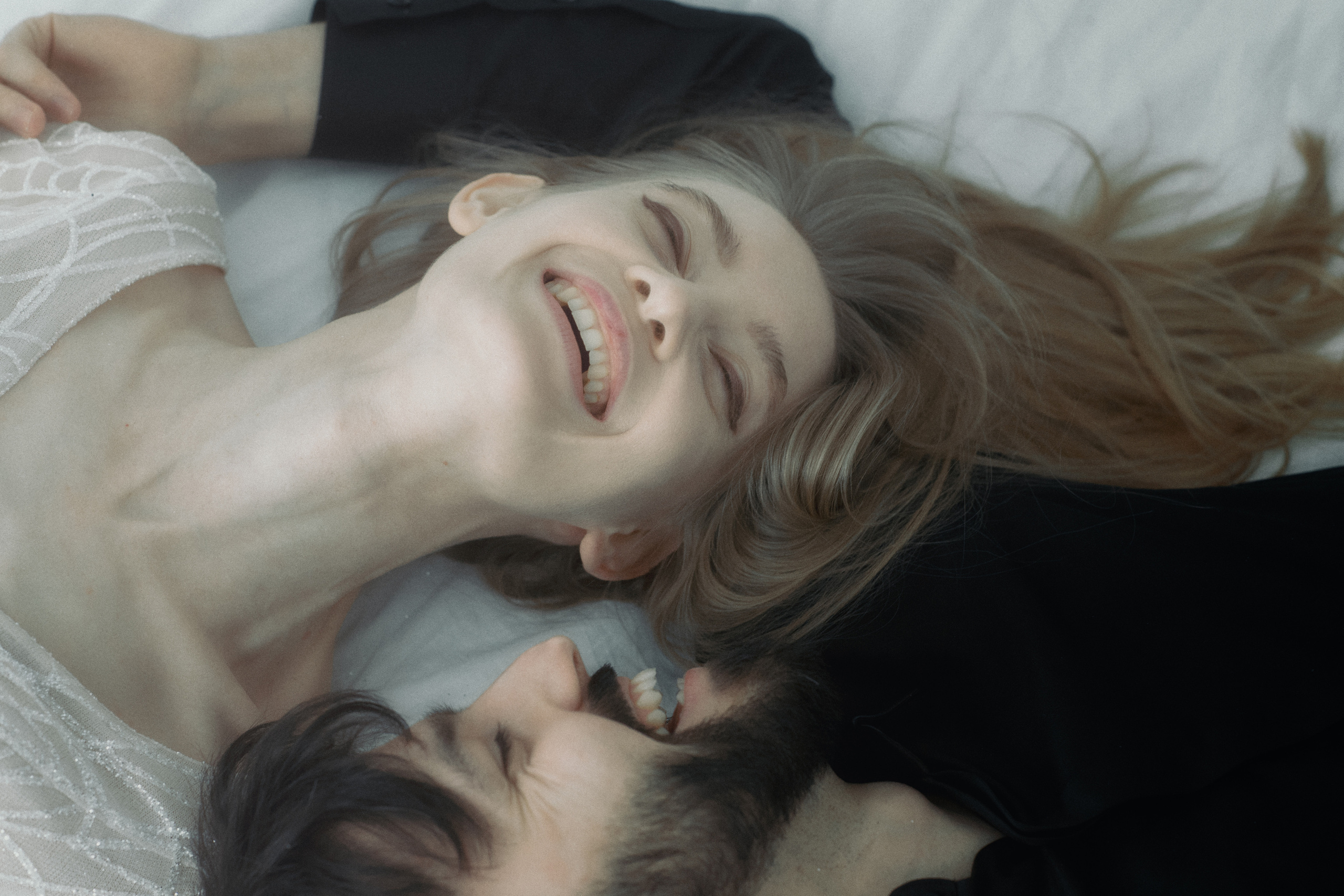 Свадебная фотосессия на кровати