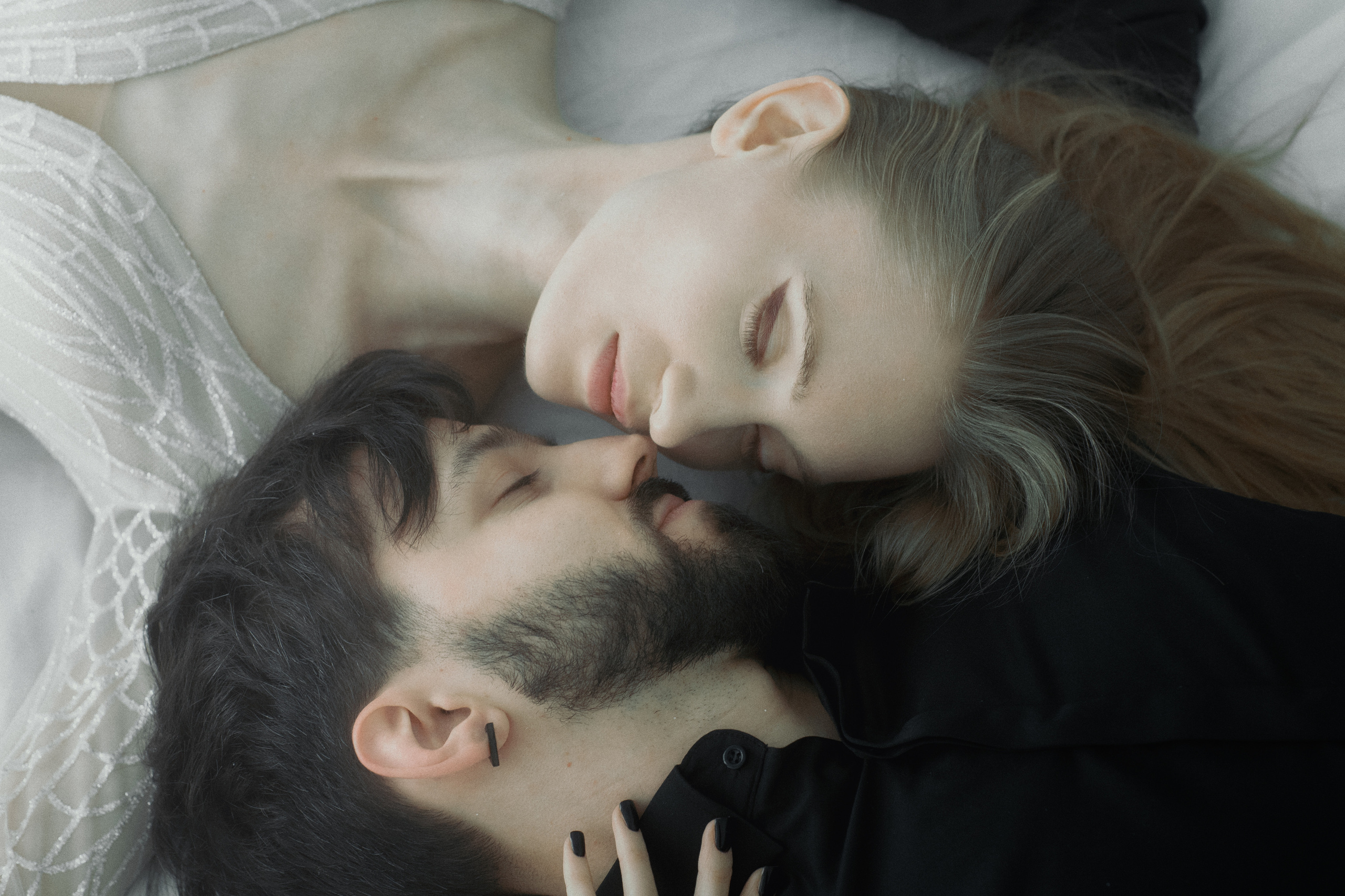 Свадебная фотосессия на кровати