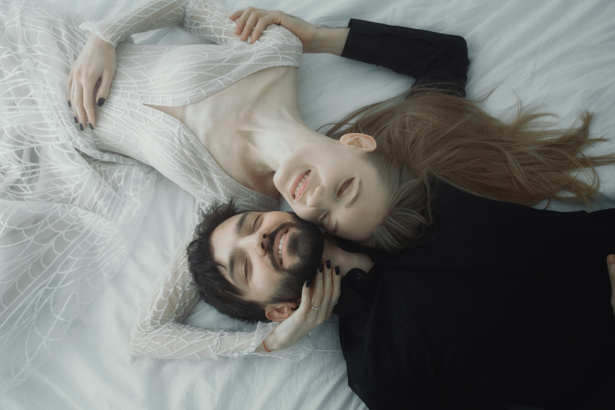 Свадебная фотосессия на кровати