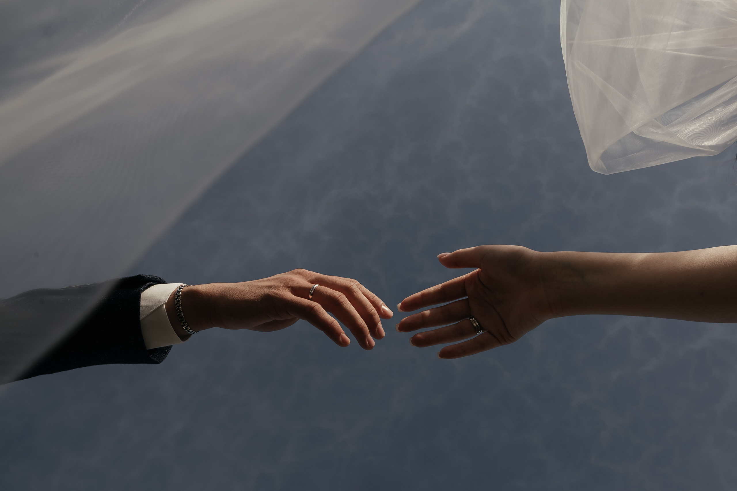 Свадебная фотосессия Красноярск. Актуальные цены на услуги свадебного фотографа. Большой опыт работы, профессиональное оборудование, соблюдение сроков.