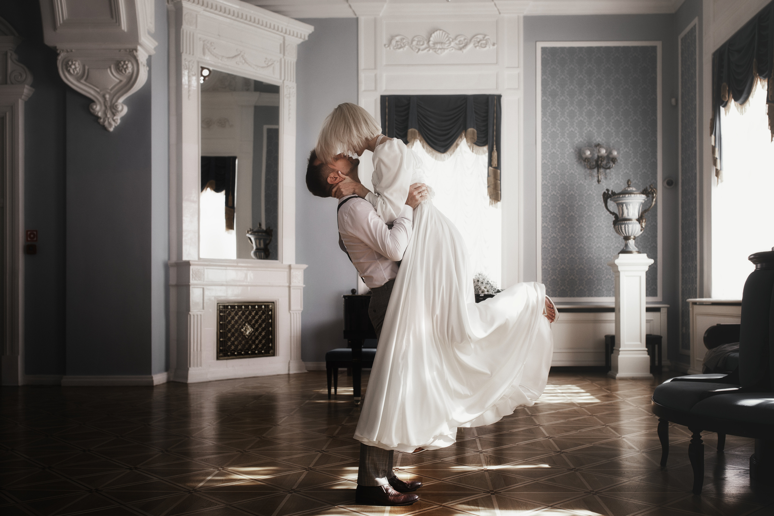 Фотосессия молодоженов в театре Я.Купалы